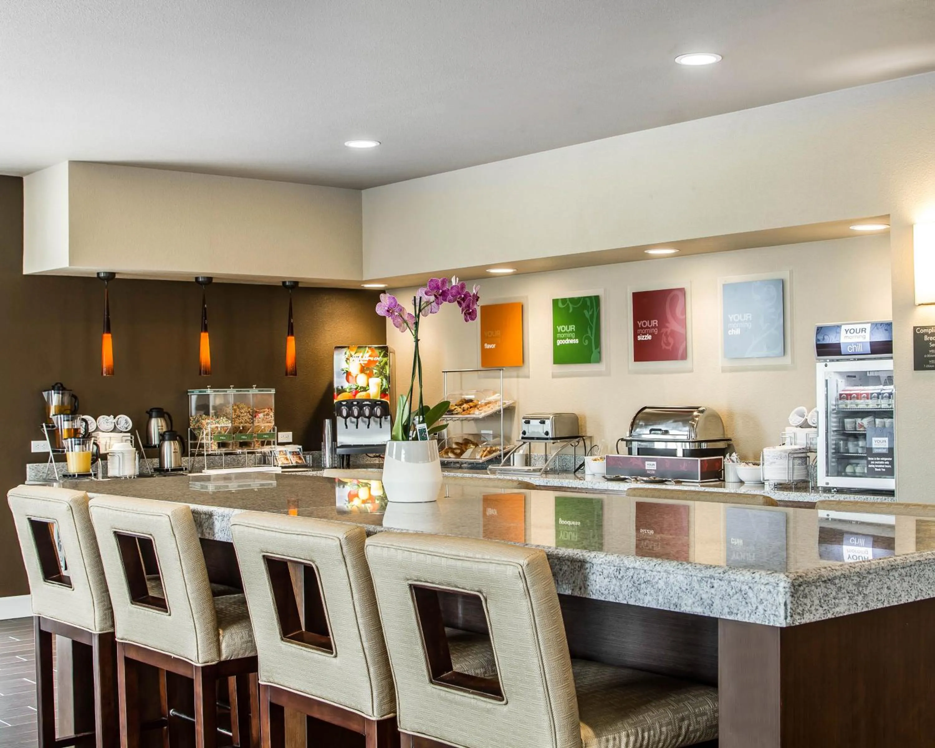 Continental breakfast in Comfort Suites Woodland - Sacramento Airport