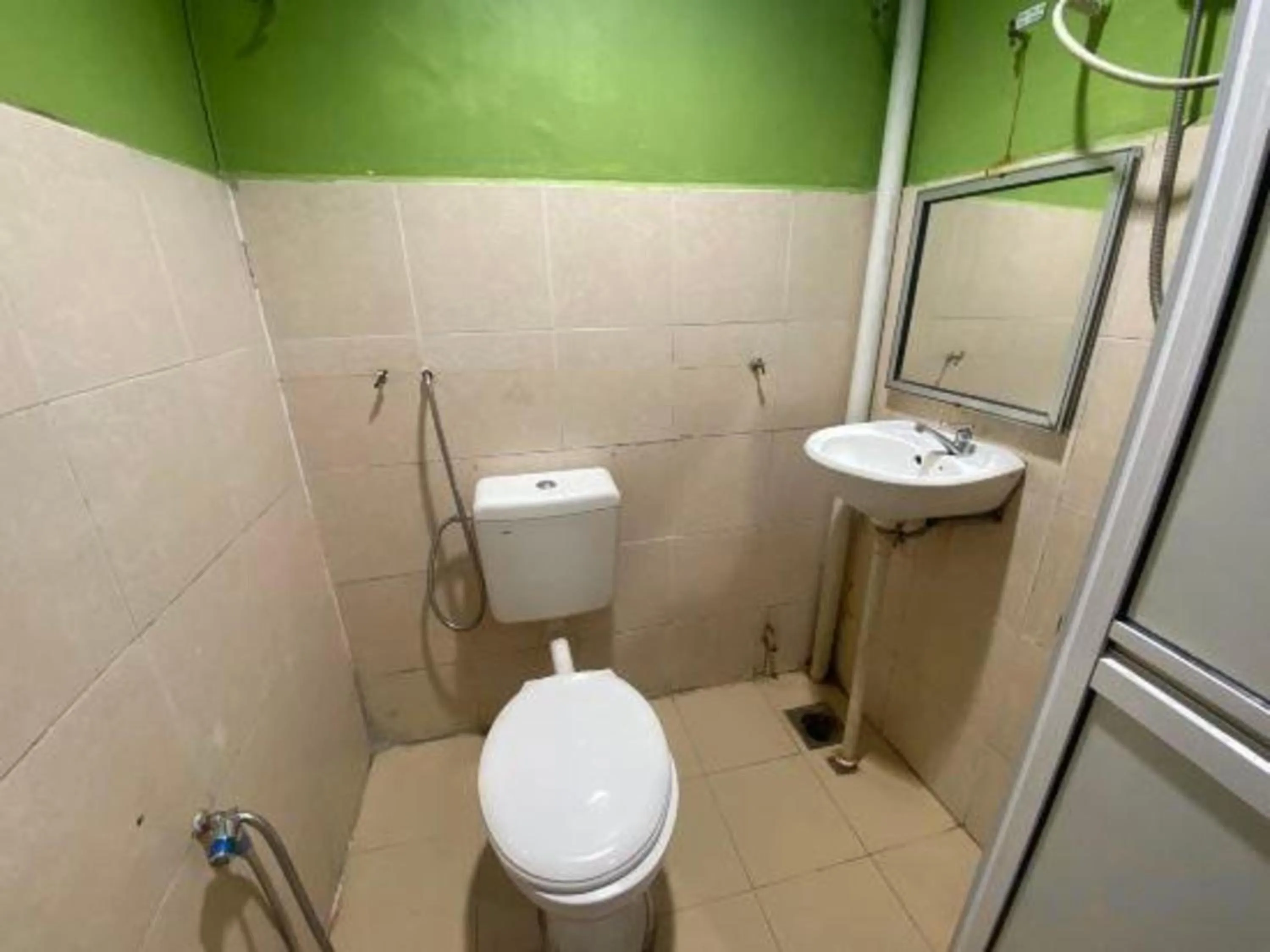 Bathroom in Hotel O De Anjung