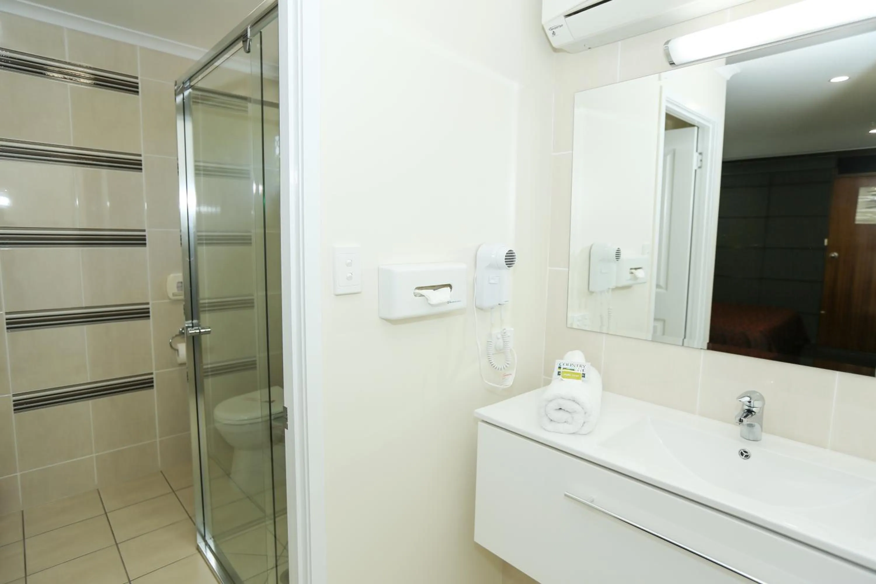 Bathroom in Amber Lodge Motel