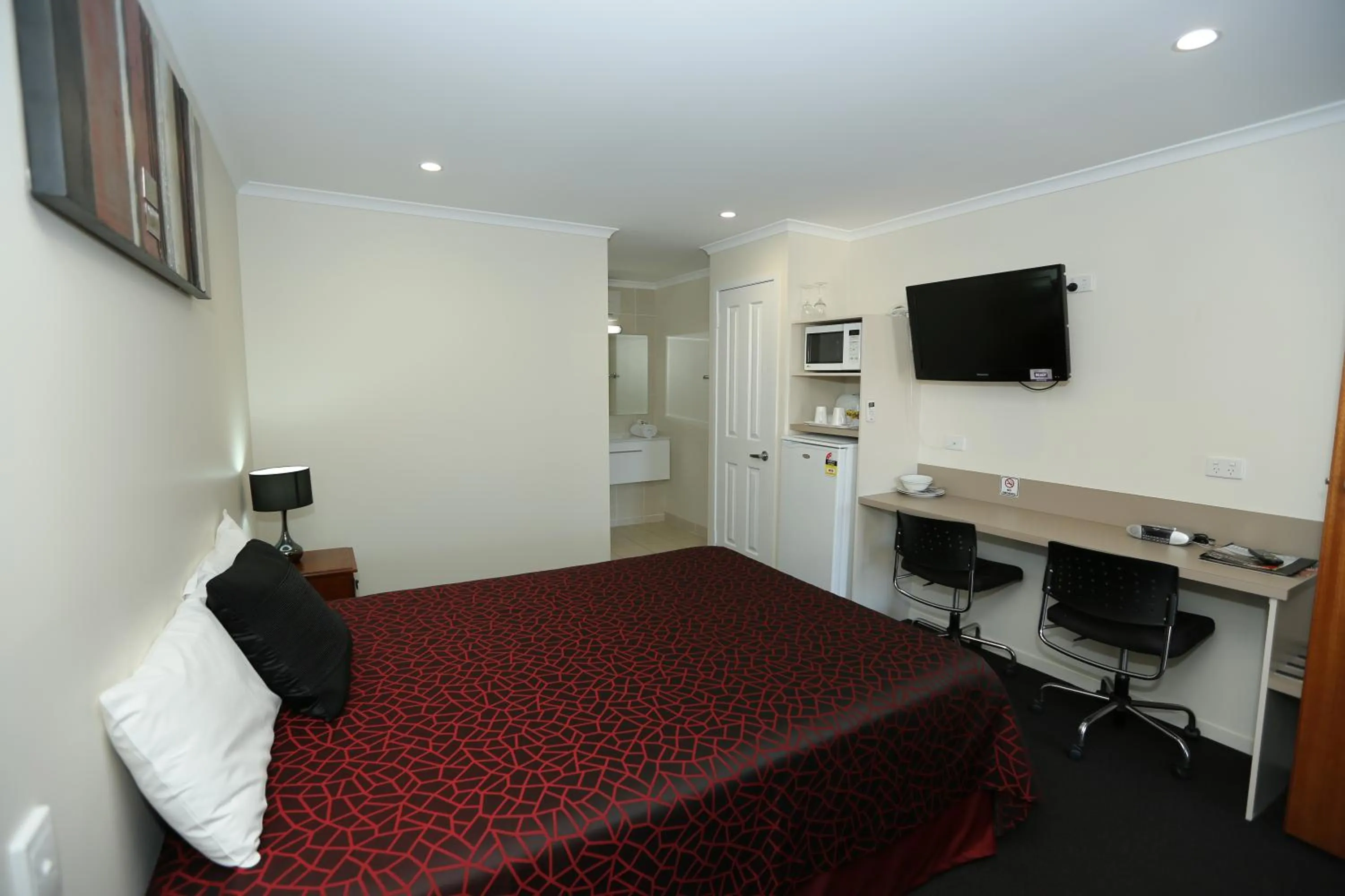 Bed in Amber Lodge Motel