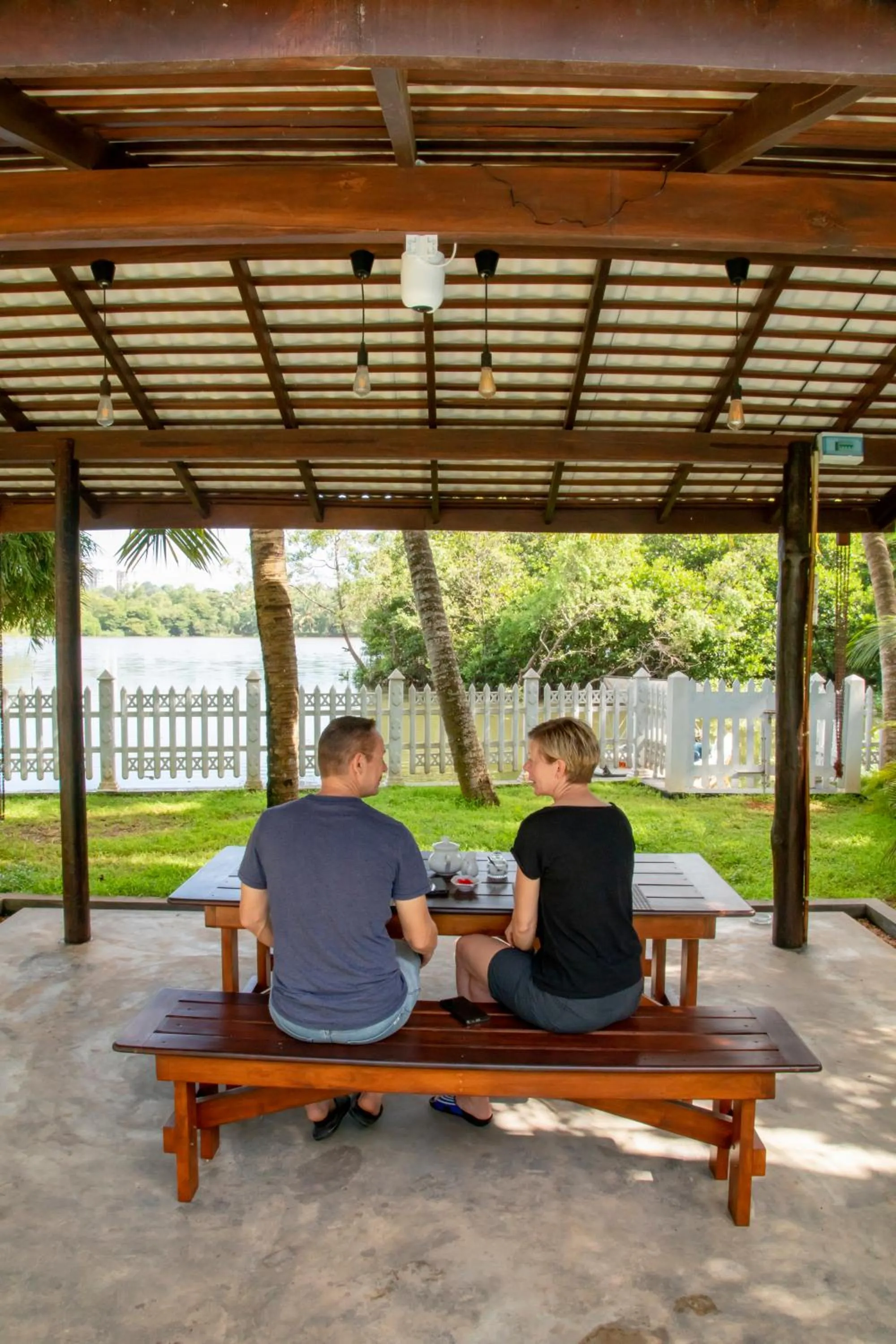 Restaurant/places to eat in Megabe Villa