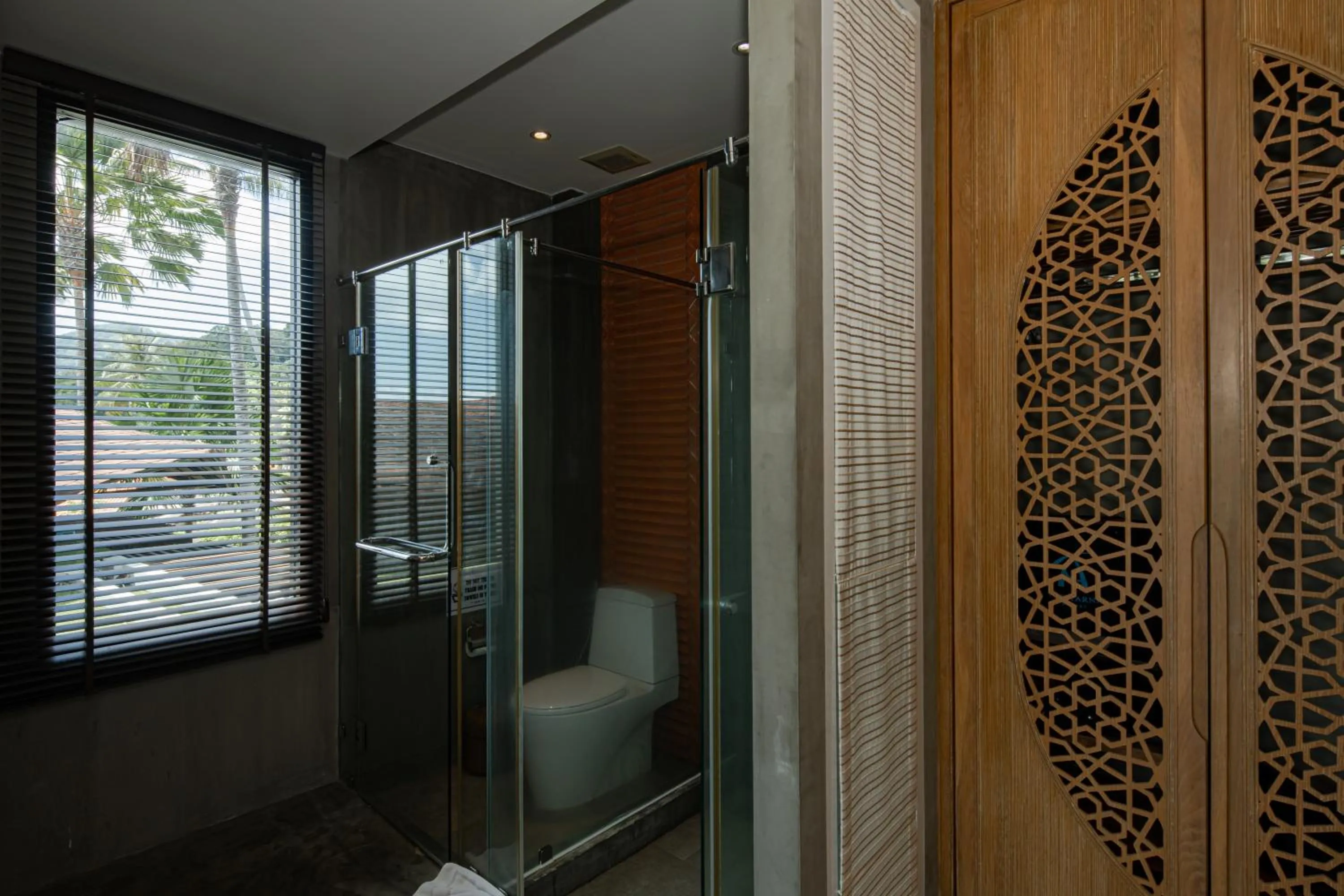 Toilet in The Tarna Resort, Koh Tao