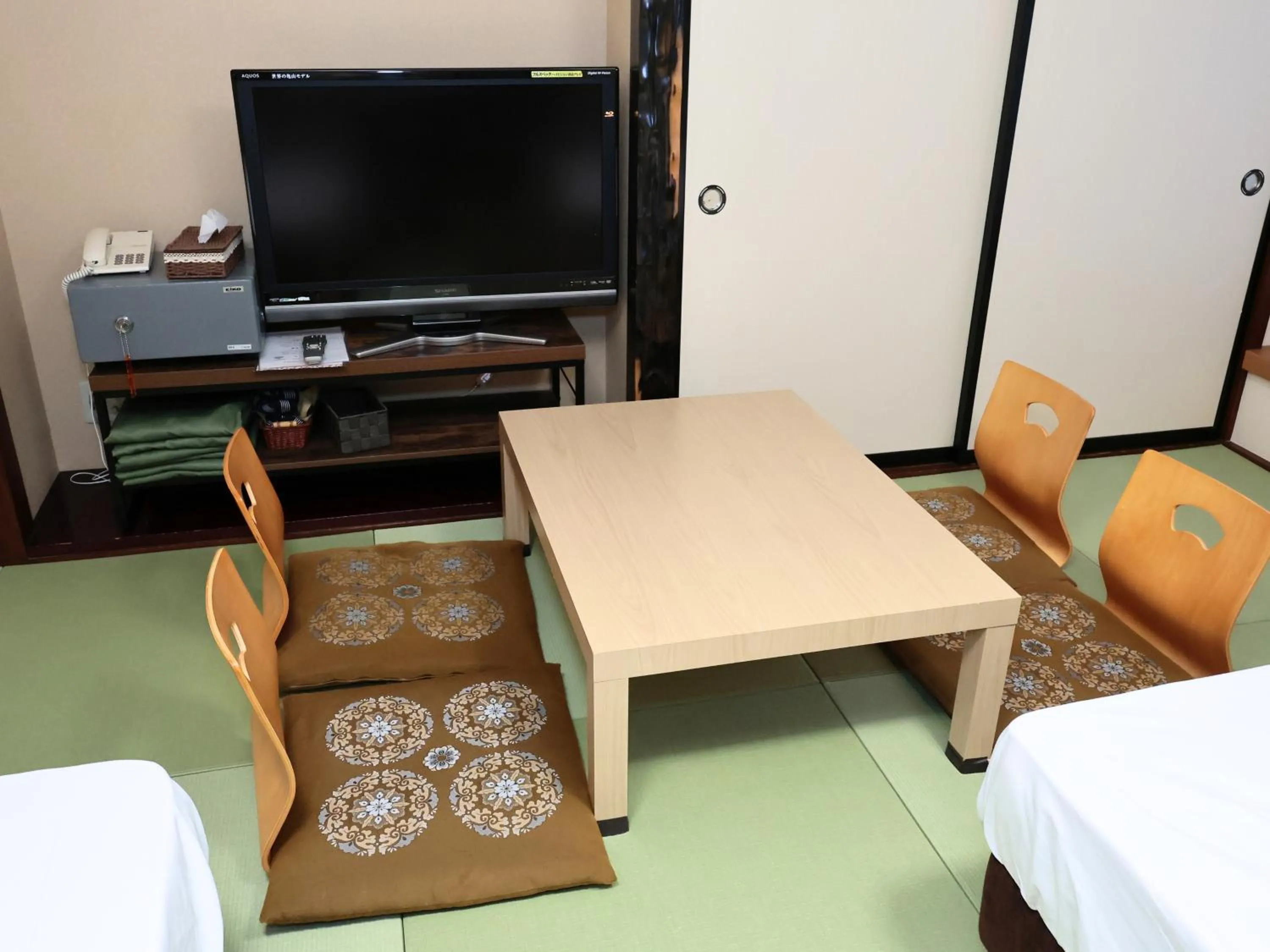 Photo of the whole room, Bed in Oyado Hachibei