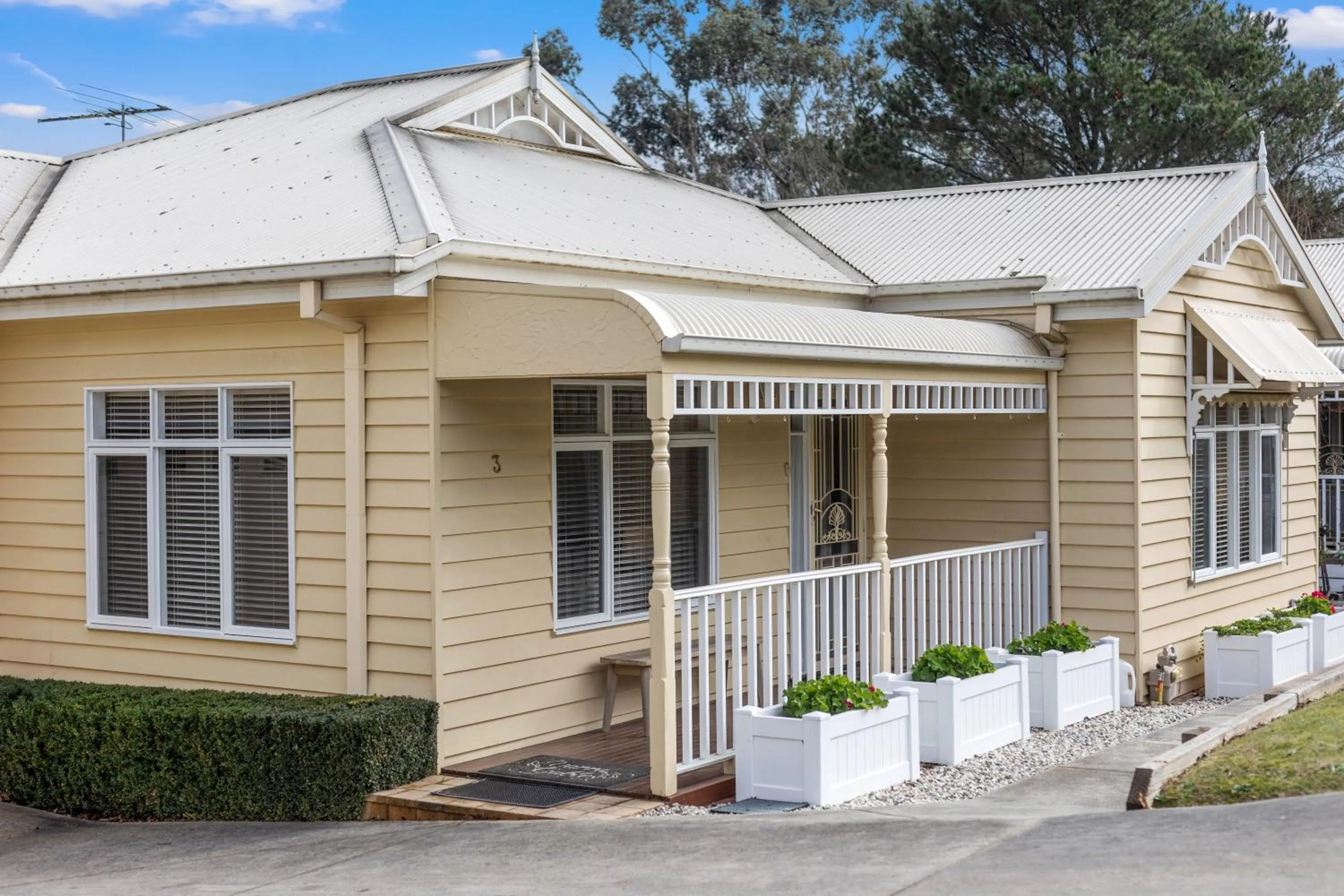 Facade/entrance in Yarra Gables