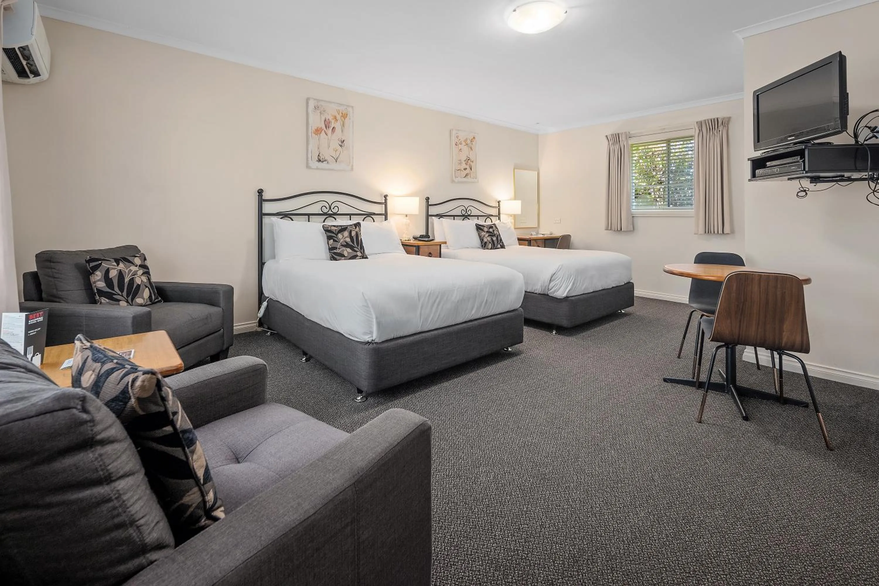 Bedroom, Bed in Yarra Gables