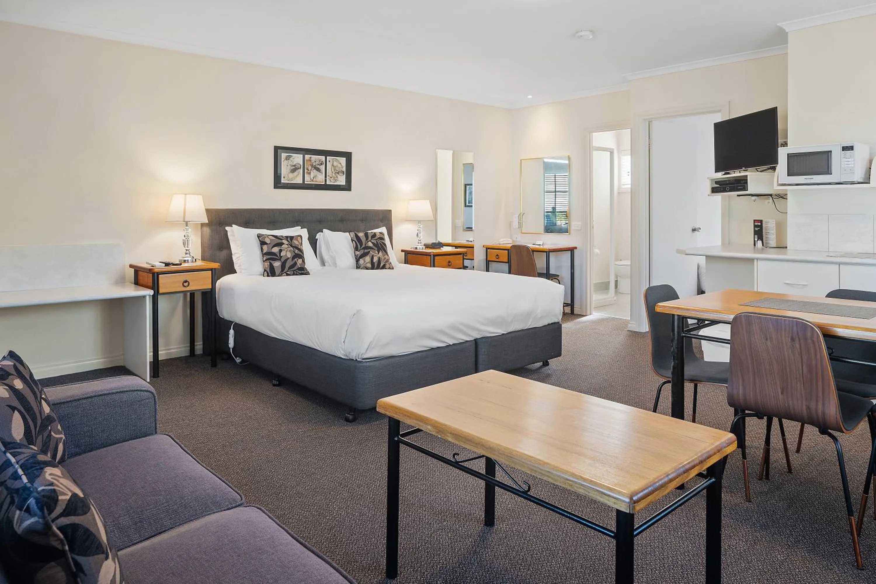 Bedroom, Bed in Yarra Gables