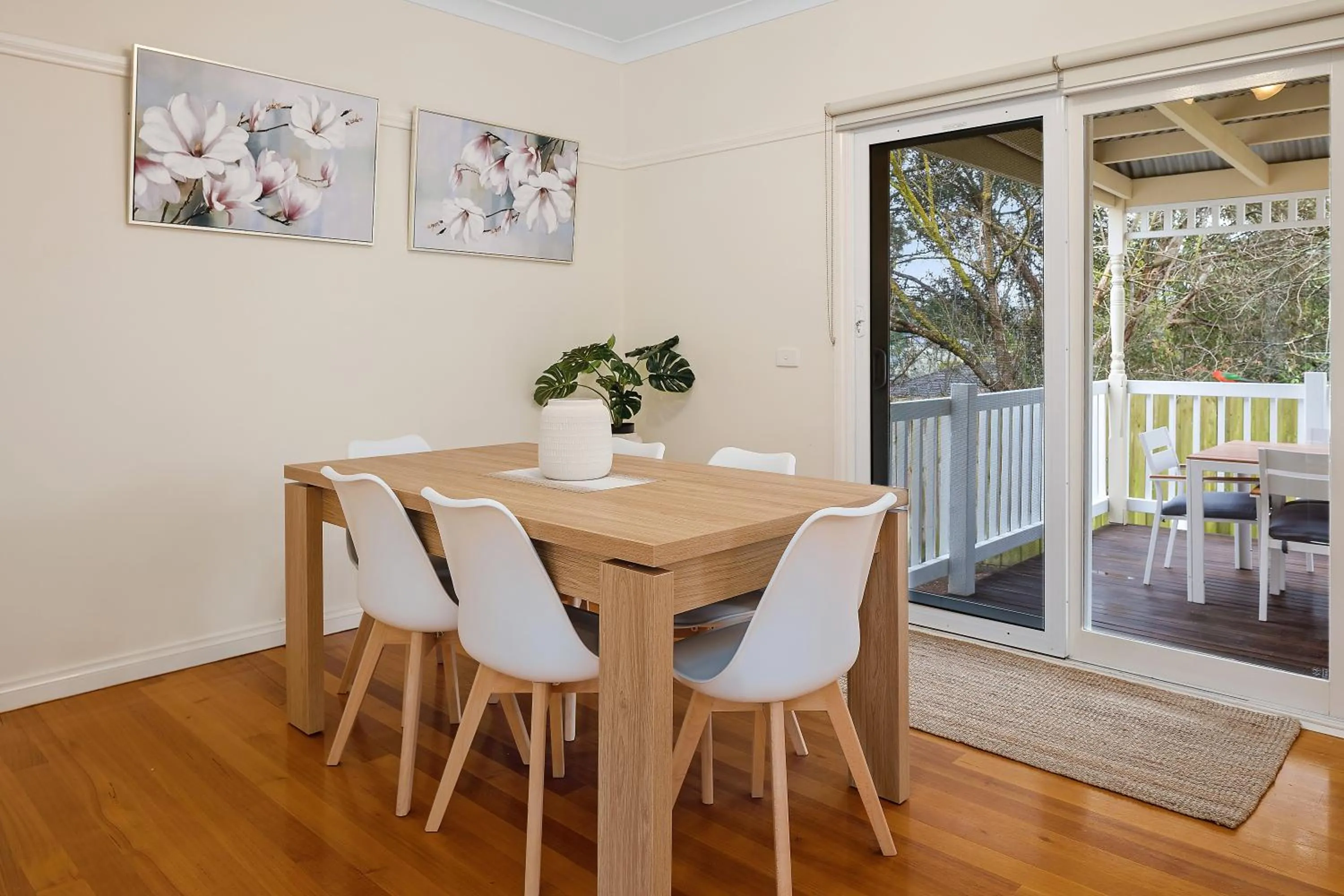Dining area in Yarra Gables