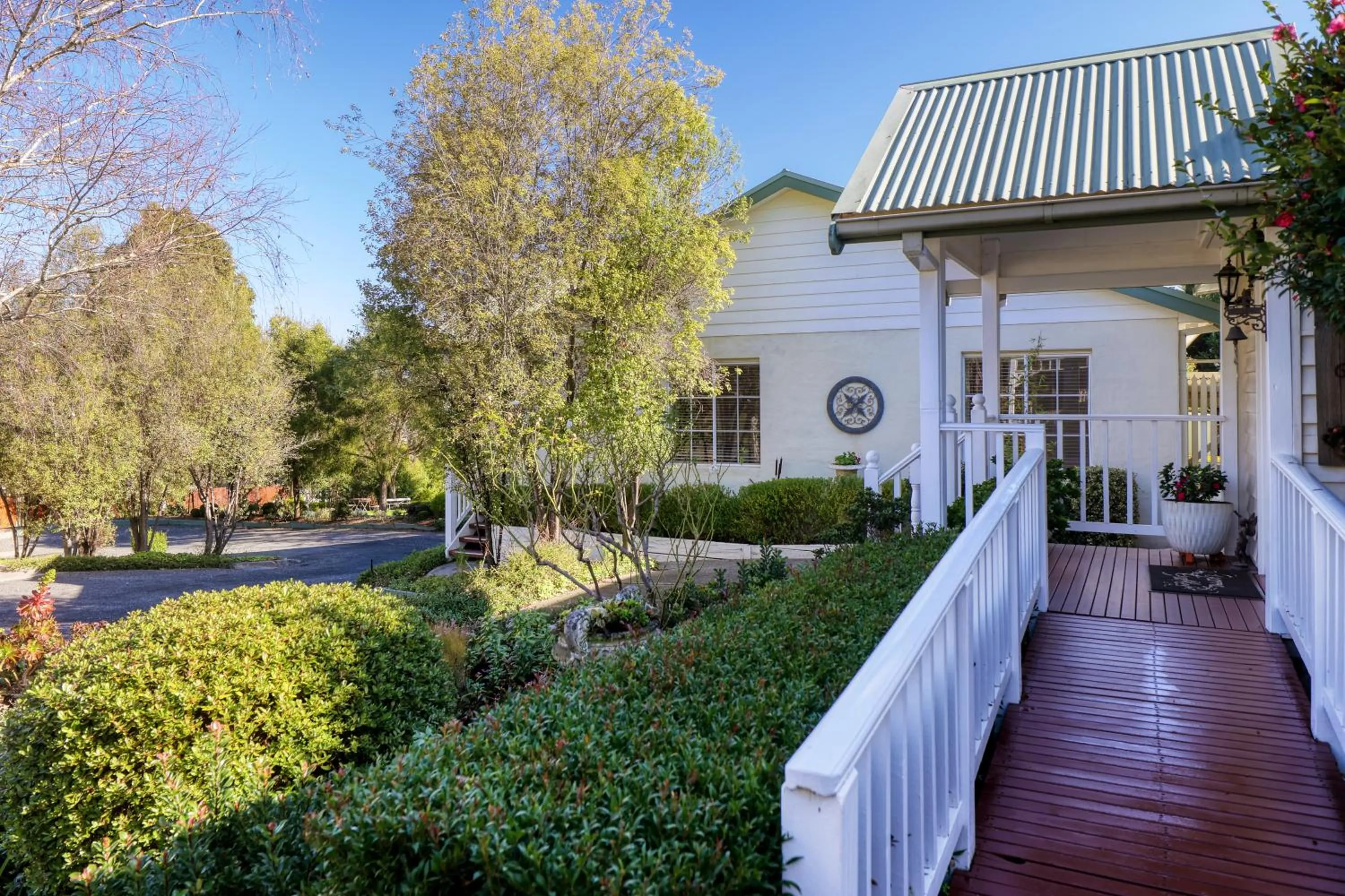 Facade/entrance in Yarra Gables