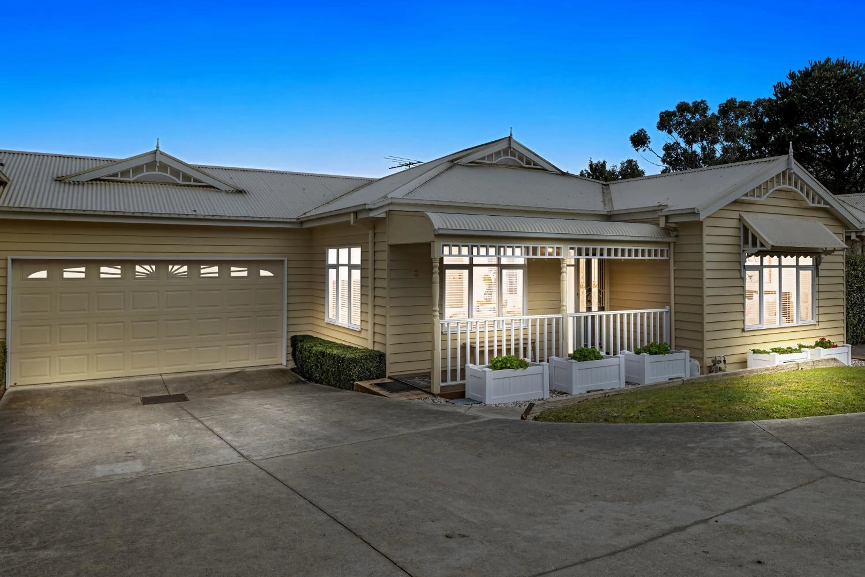 Facade/entrance in Yarra Gables
