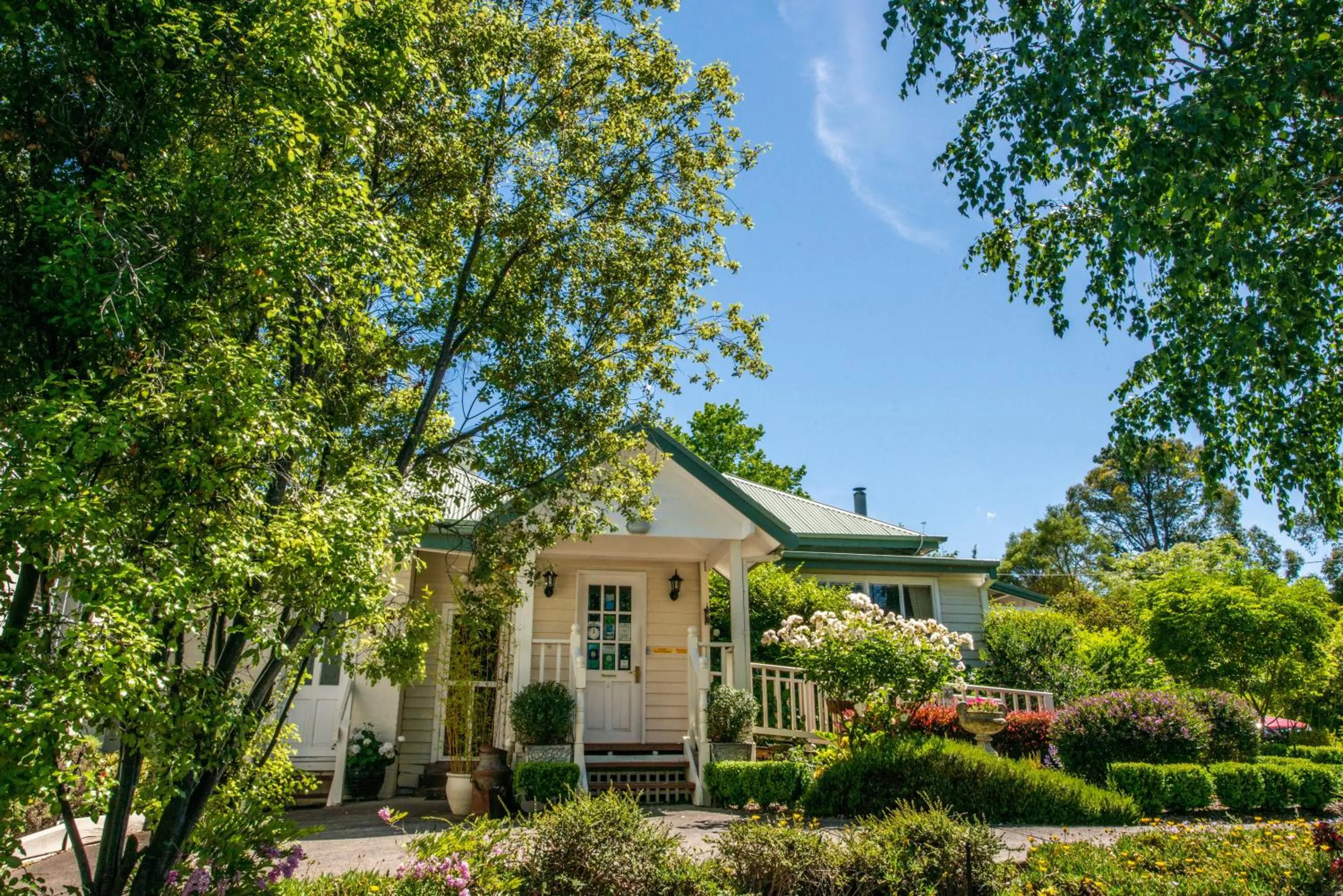 Garden view in Yarra Gables