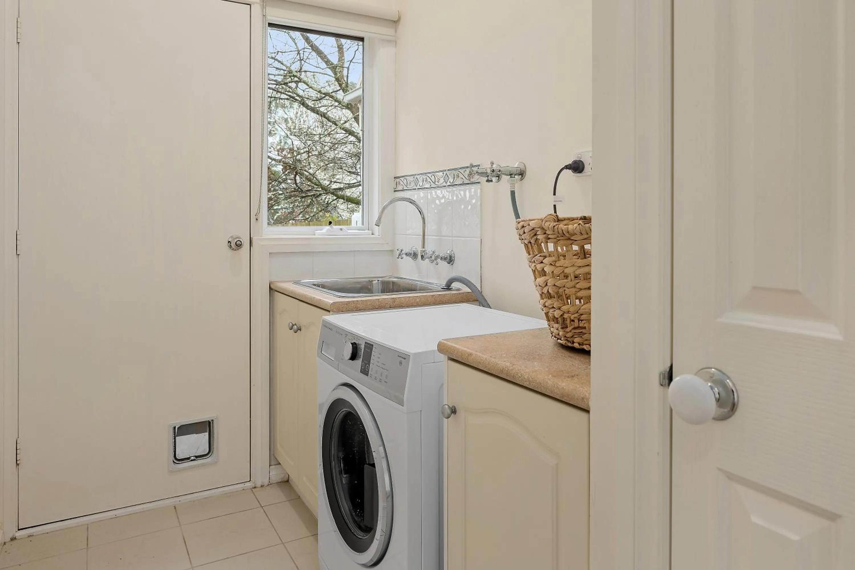 laundry in Yarra Gables