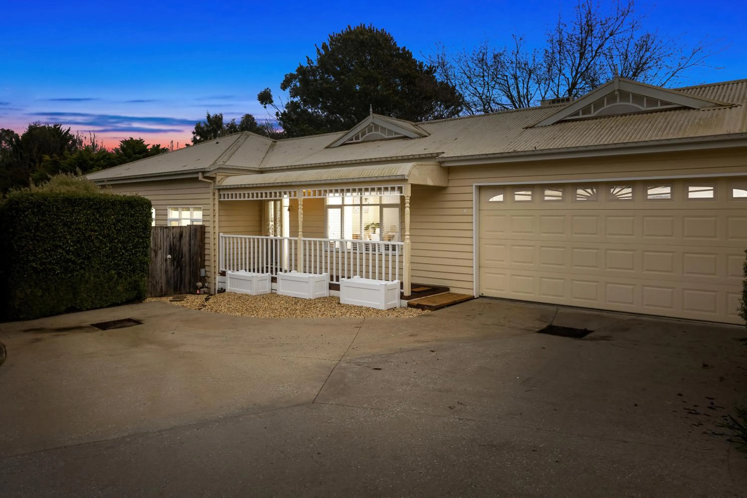 Facade/entrance in Yarra Gables