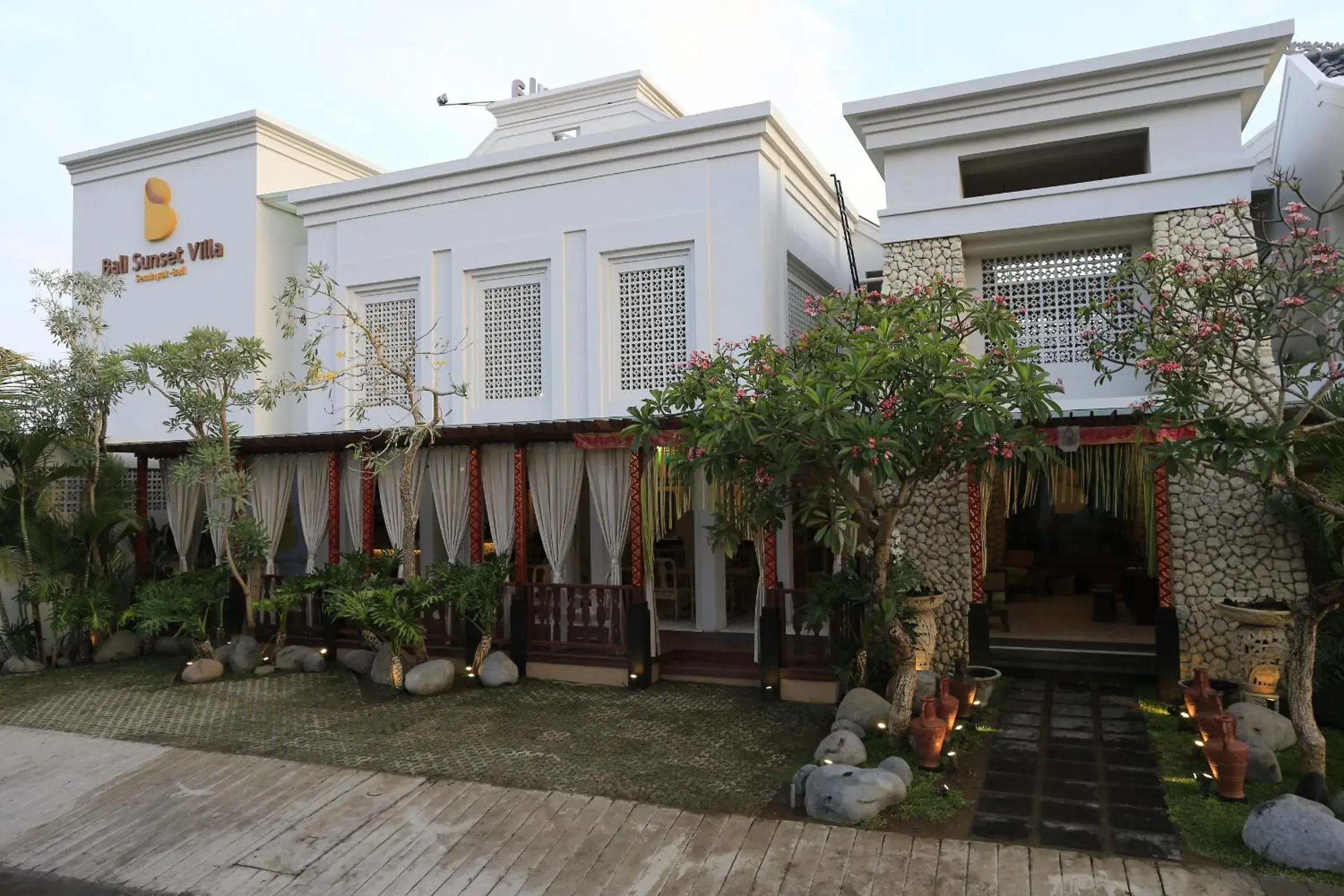 Facade/entrance in Bali Sunset Villa Facade/entrance in Bali Sunset Villa