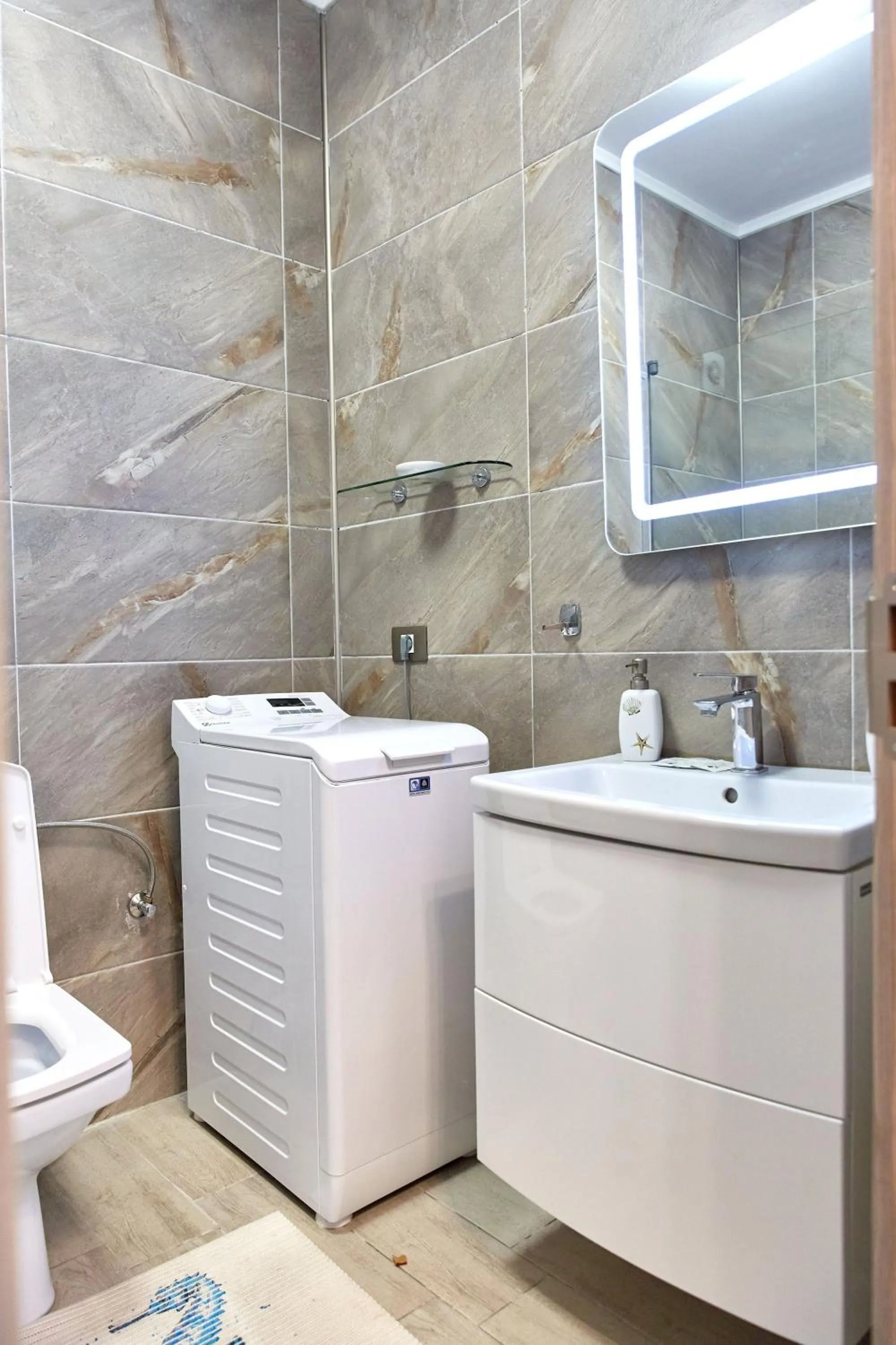 Toilet in Apartament Atlantis by ALZ