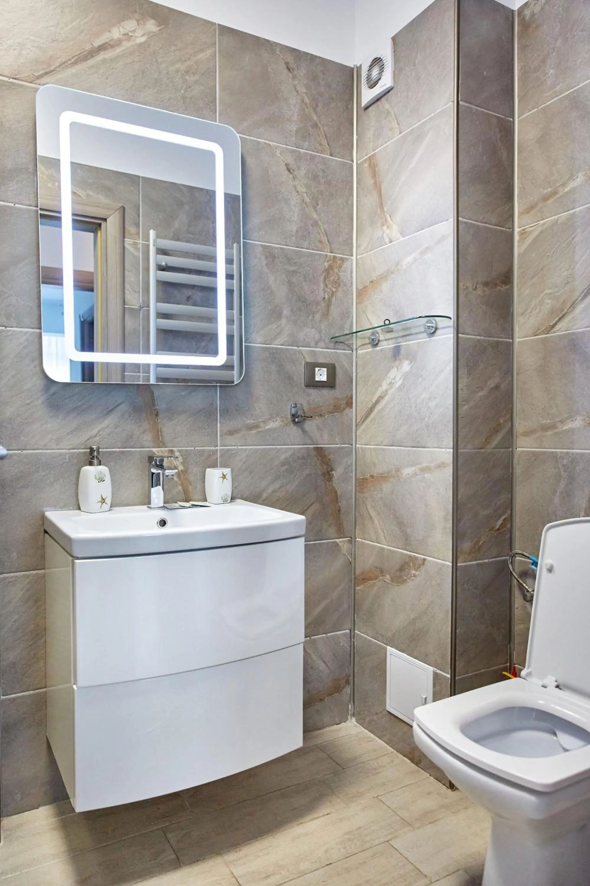 Shower in Apartament Atlantis by ALZ