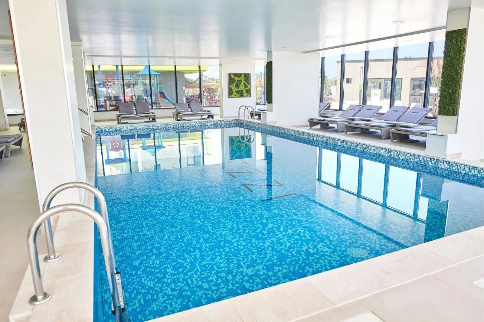 Swimming pool in Apartament Atlantis by ALZ