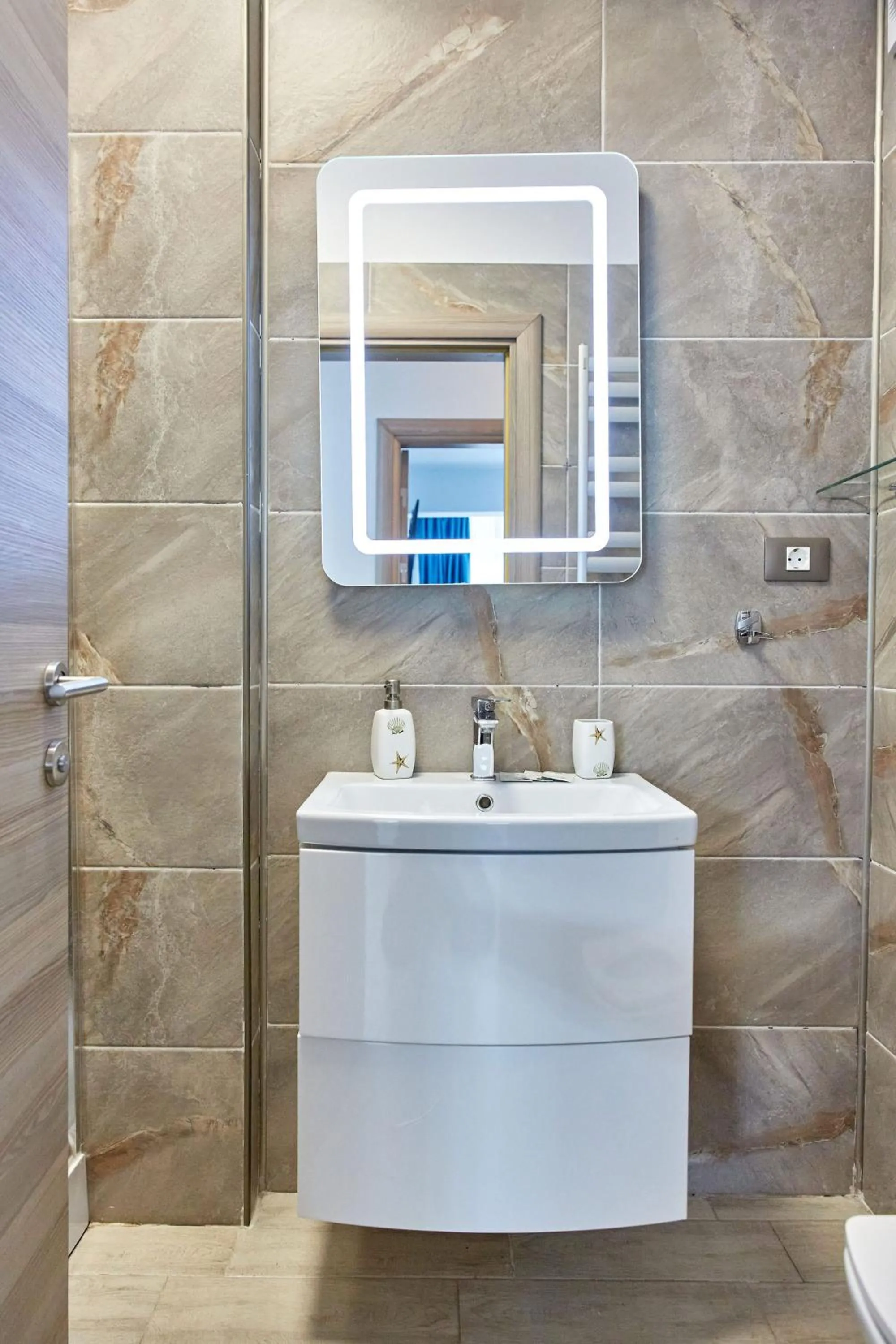 Bathroom in Apartament Atlantis by ALZ