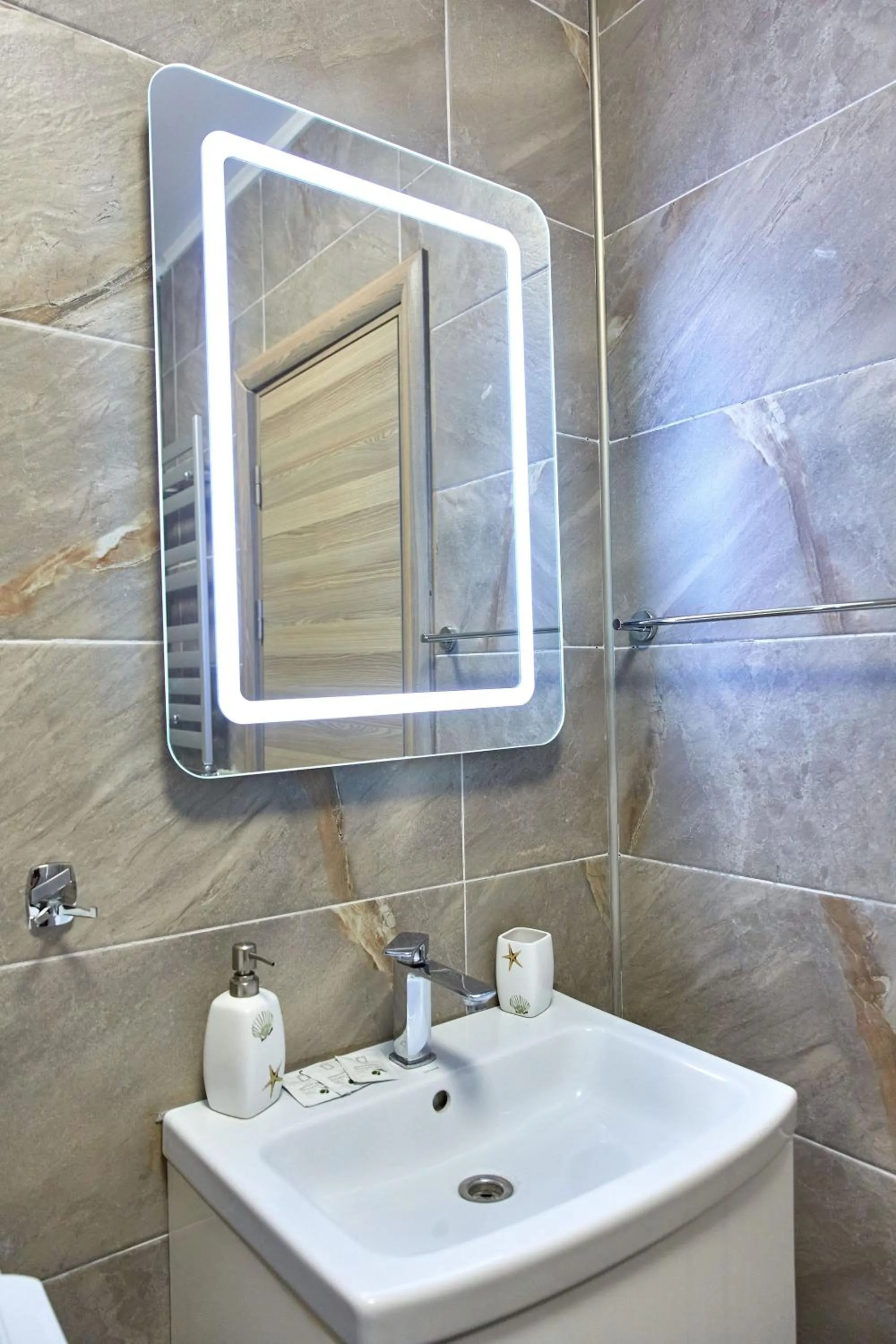 Bathroom in Apartament Atlantis by ALZ
