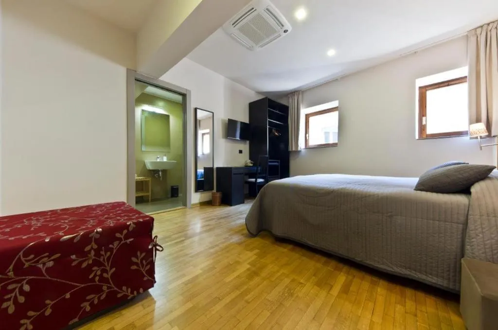 Bed in Siena Gallery - Rooms Only