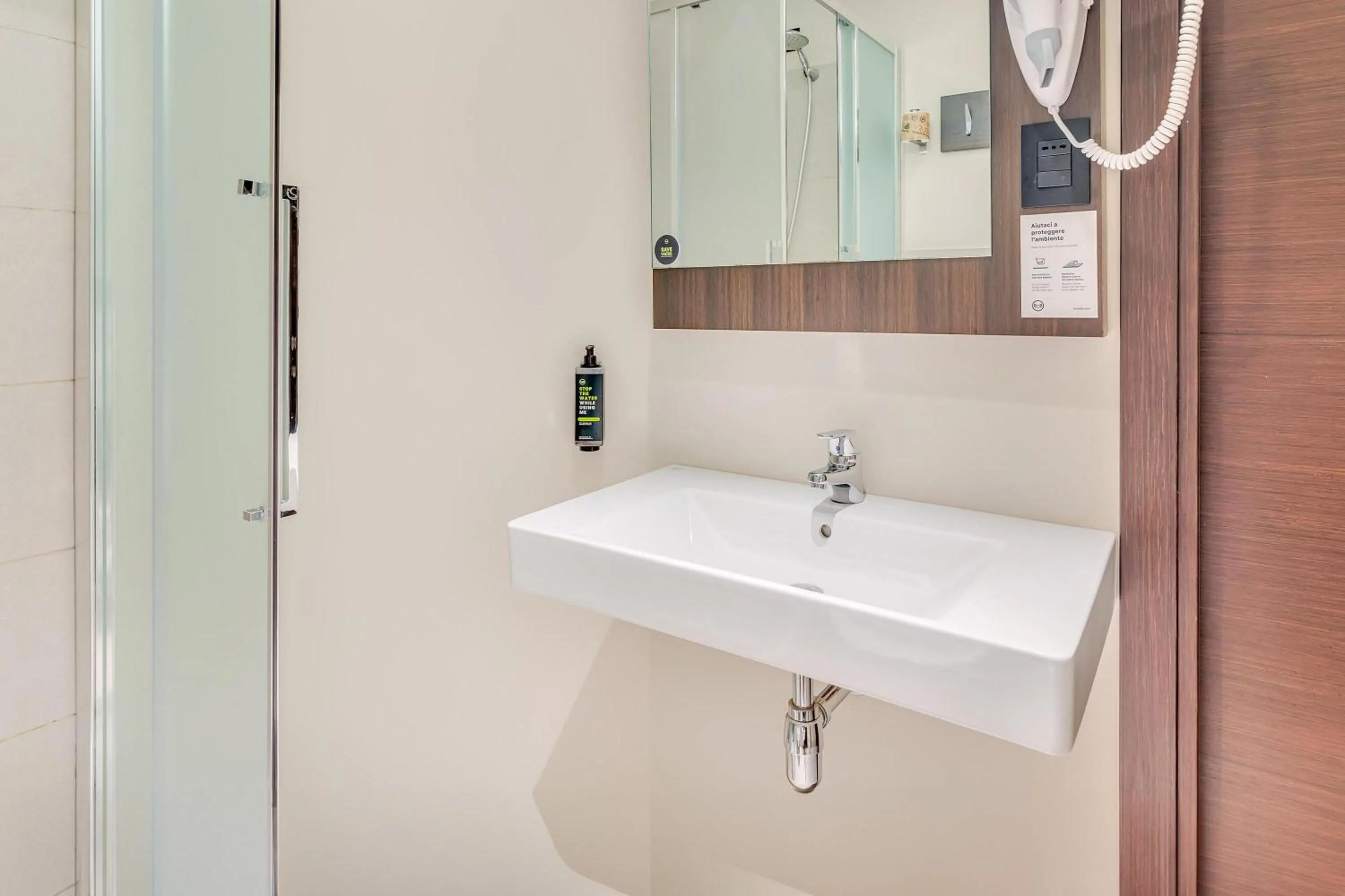 Bathroom in B&B Hotel Milano San Siro