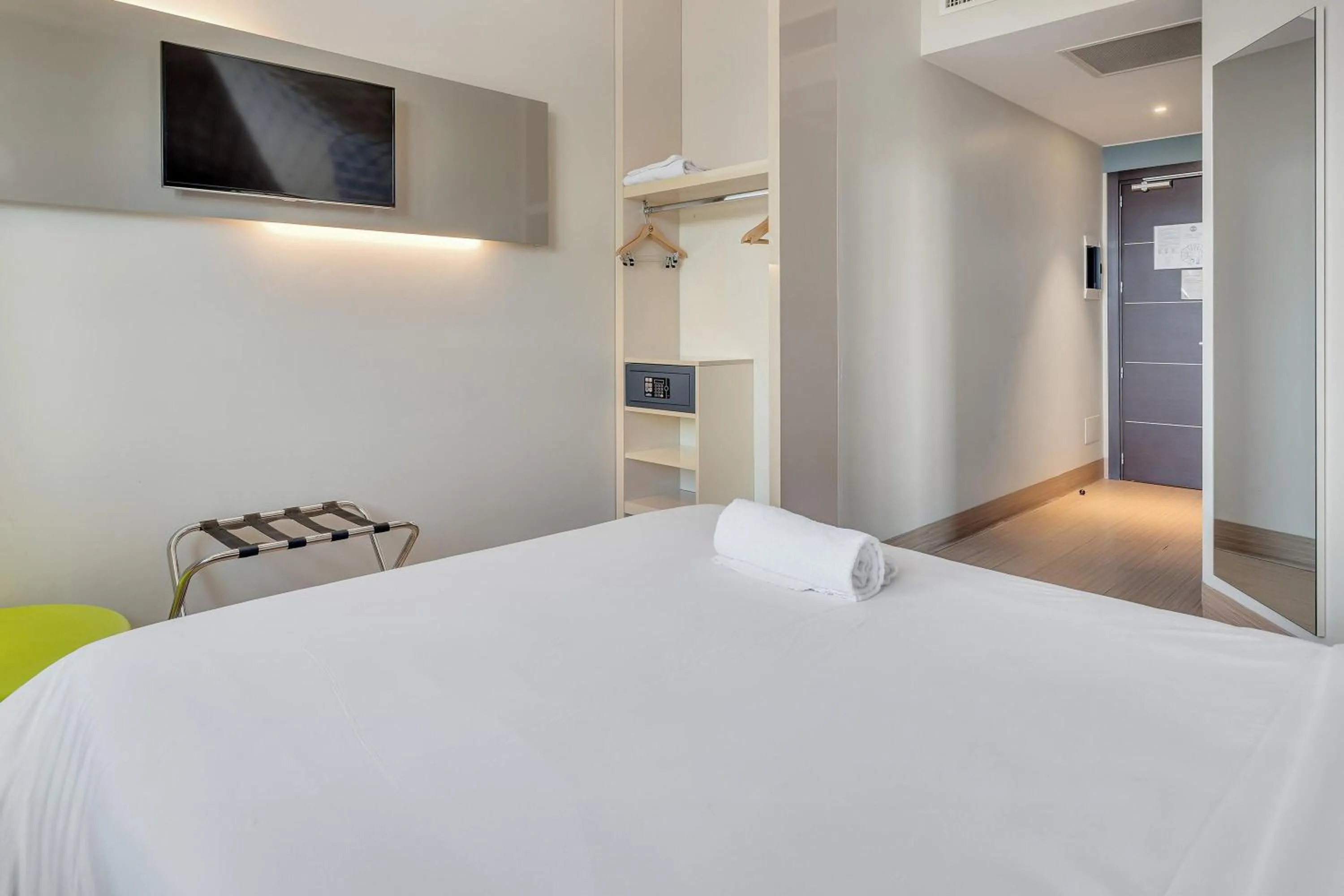 Photo of the whole room, Bed in B&B Hotel Milano San Siro