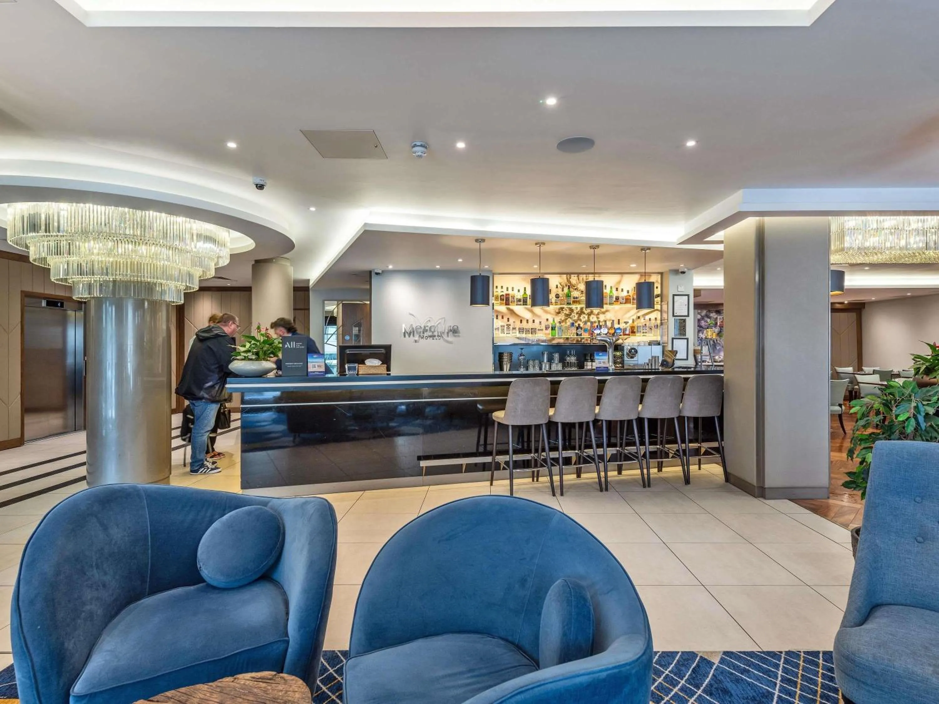 Lounge or bar in Mercure Edinburgh Haymarket