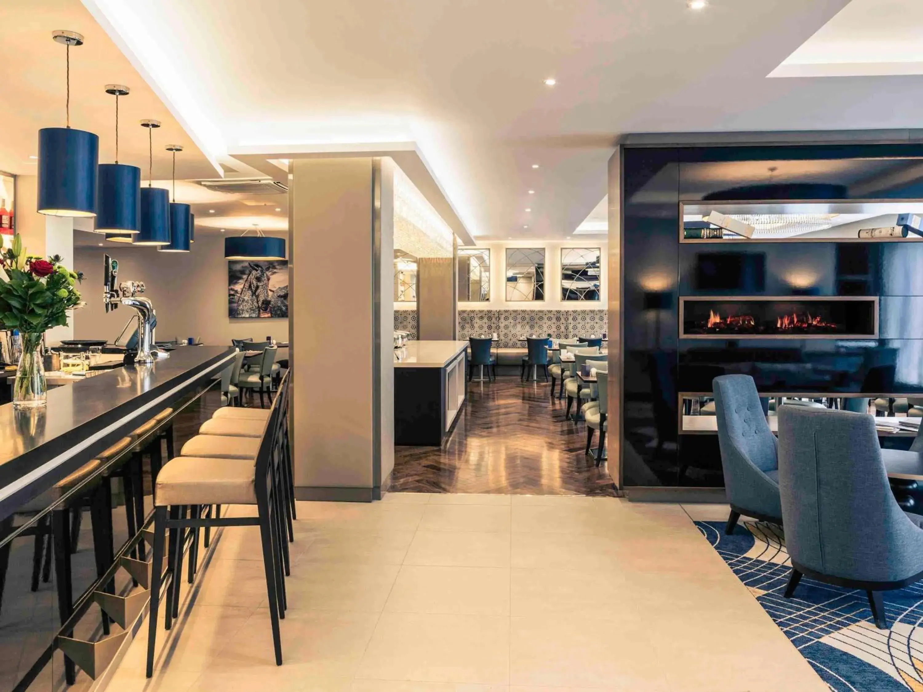 Lounge or bar in Mercure Edinburgh Haymarket Lounge or bar in Mercure Edinburgh Haymarket