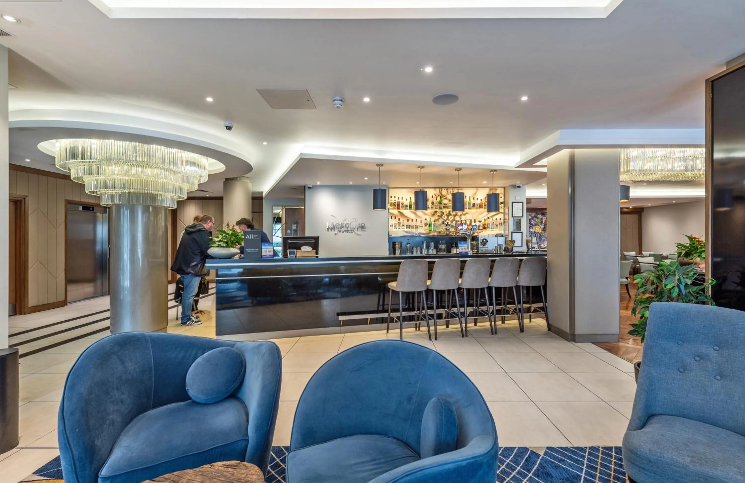 Lobby or reception in Mercure Edinburgh Haymarket
