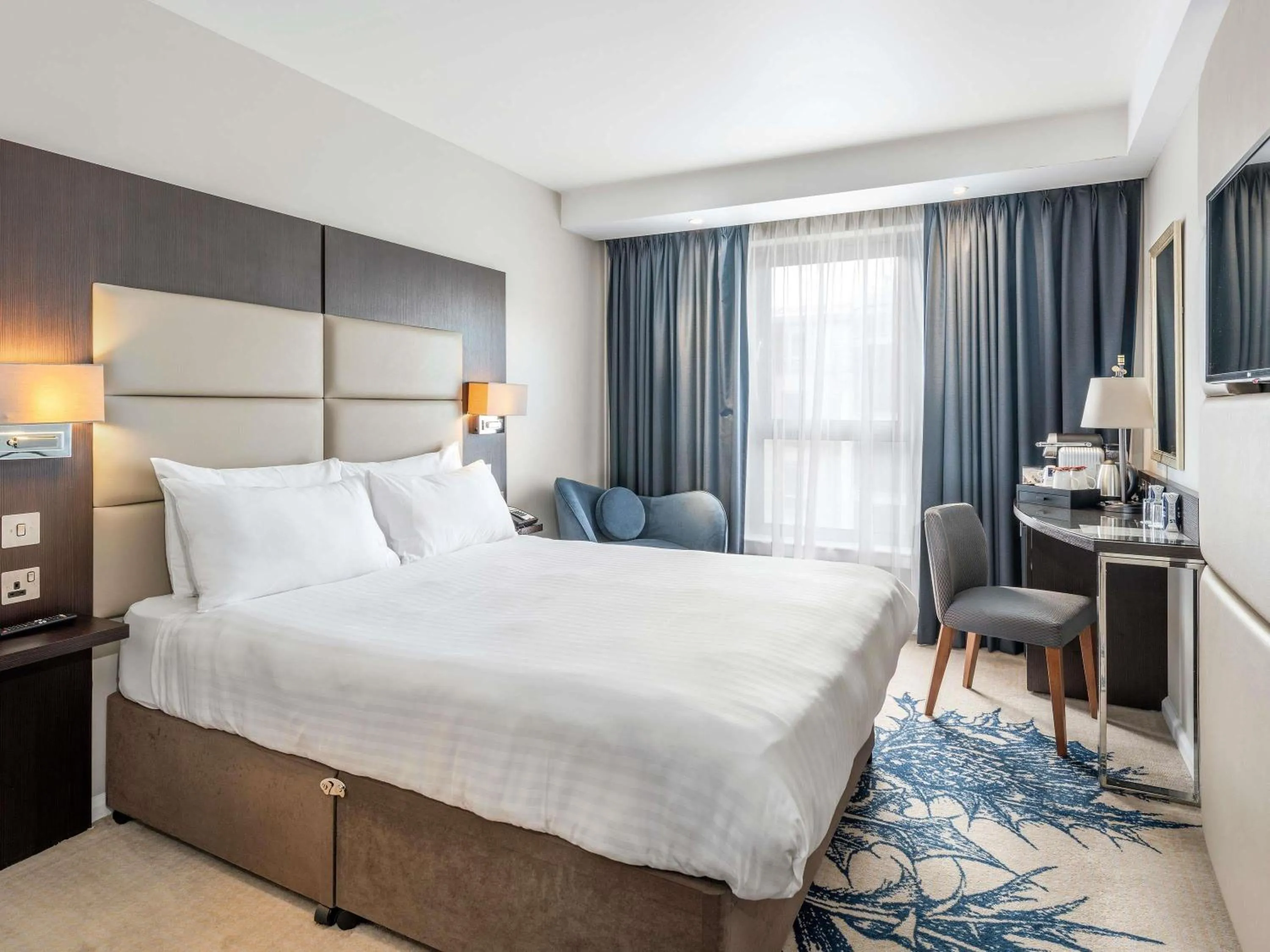 Bedroom, Bed in Mercure Edinburgh Haymarket