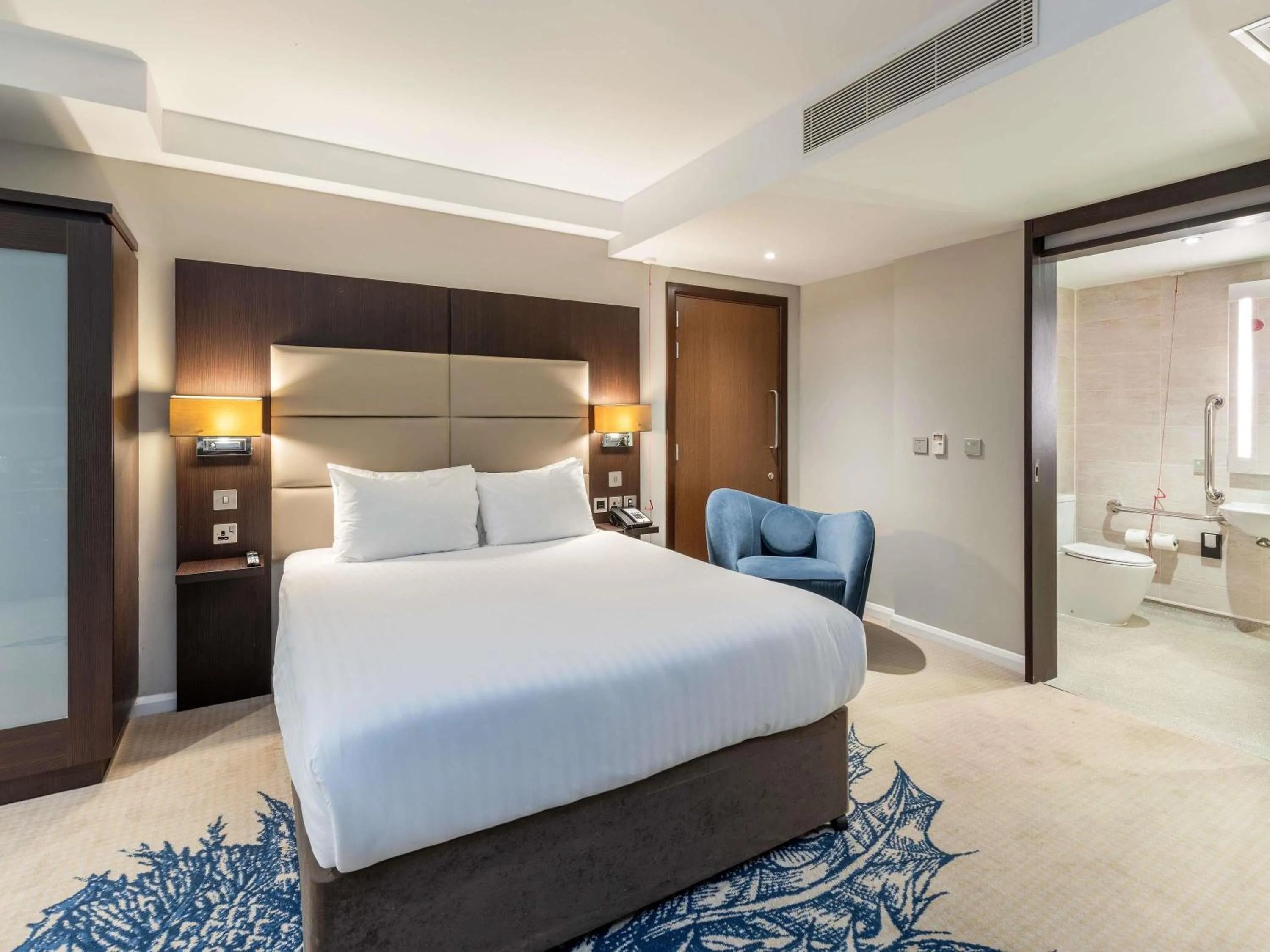 Bedroom, Bed in Mercure Edinburgh Haymarket