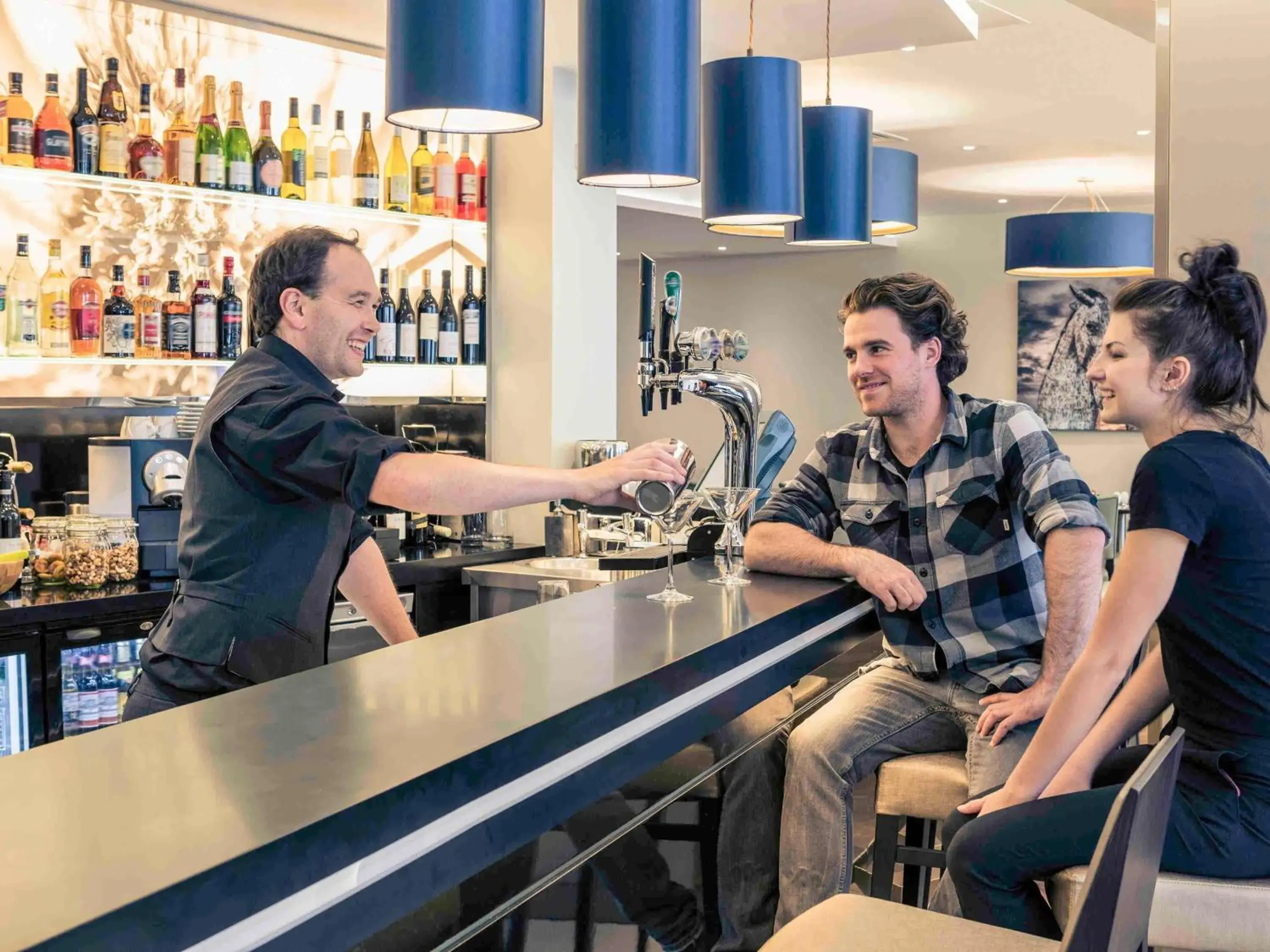 Lounge or bar in Mercure Edinburgh Haymarket Lounge or bar in Mercure Edinburgh Haymarket