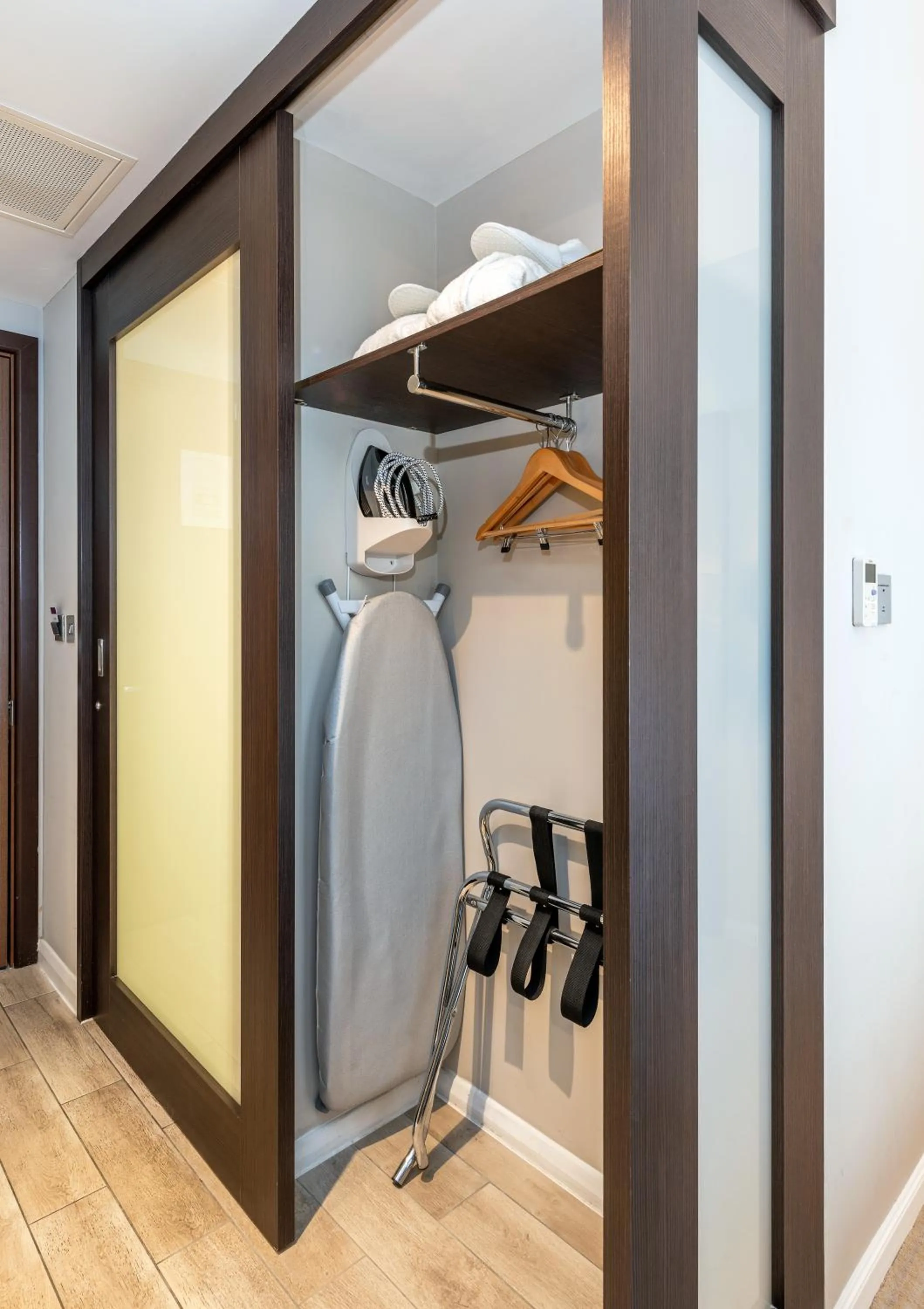 furniture in Mercure Edinburgh Haymarket