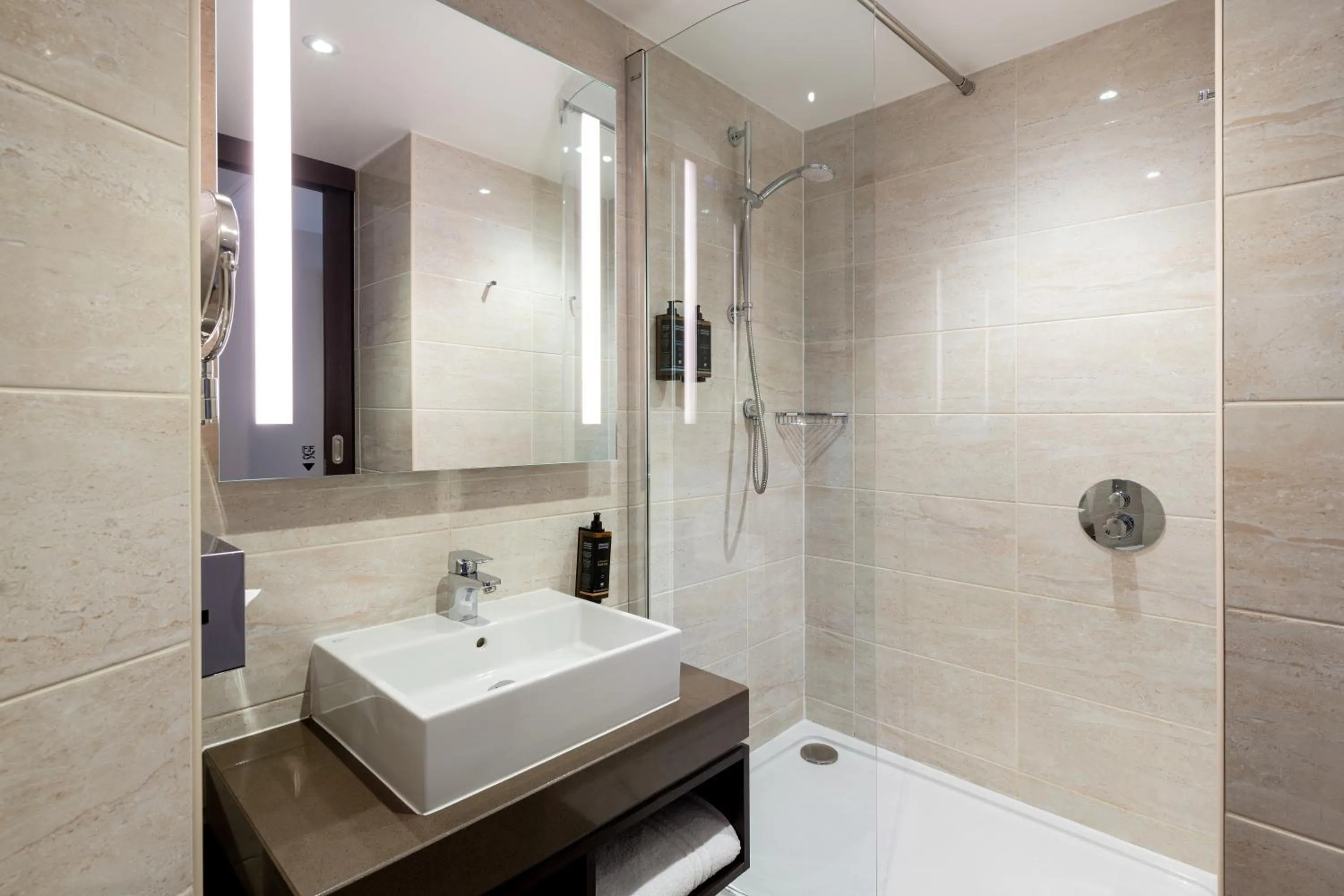 Shower in Mercure Edinburgh Haymarket
