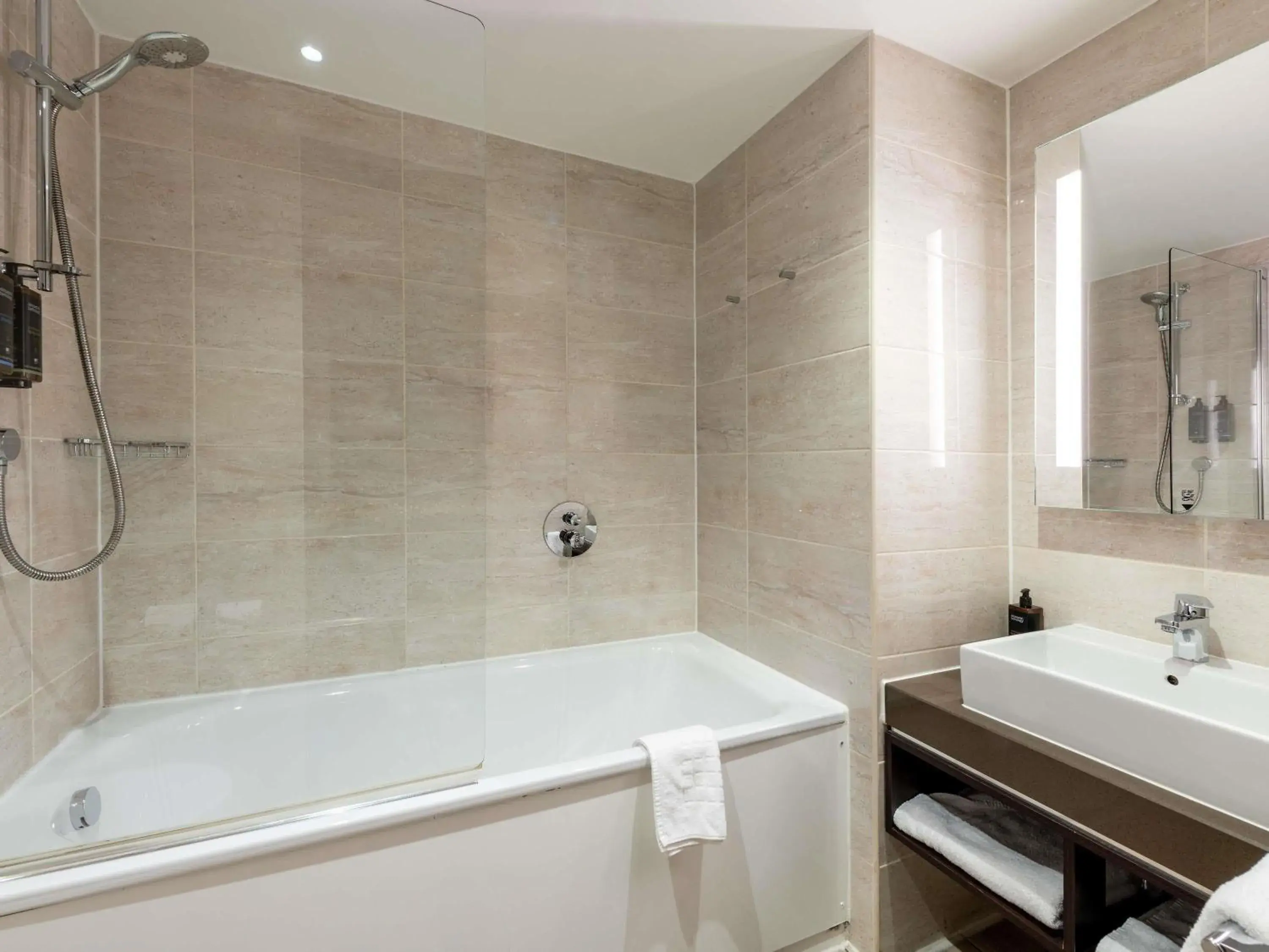 Bedroom in Mercure Edinburgh Haymarket Bedroom in Mercure Edinburgh Haymarket