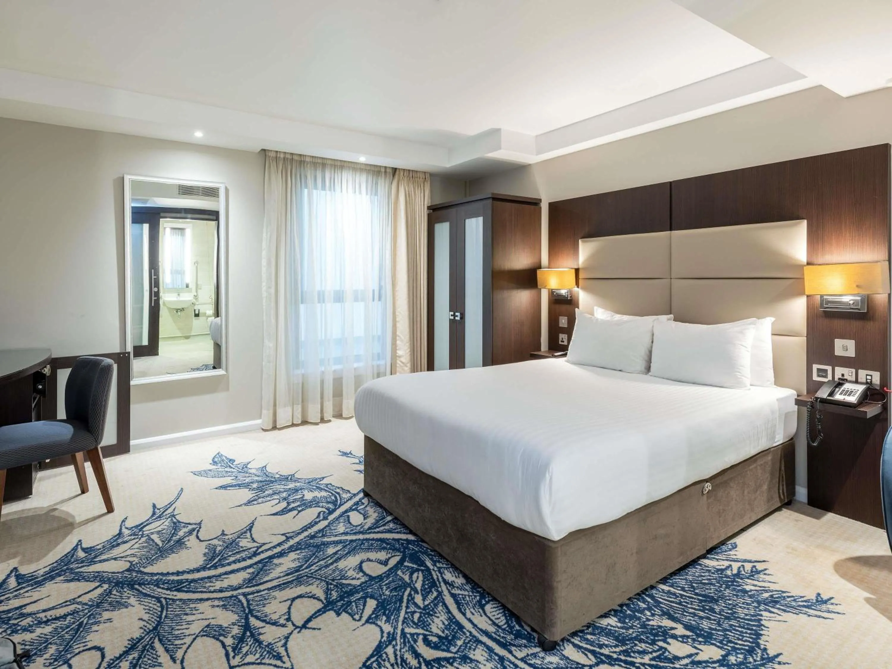 Bedroom, Bed in Mercure Edinburgh Haymarket