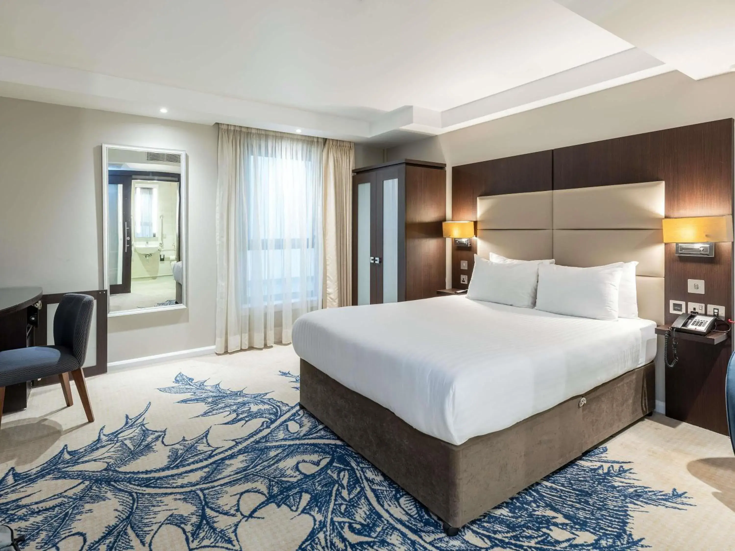 Bedroom, Bed in Mercure Edinburgh Haymarket Bedroom, Bed in Mercure Edinburgh Haymarket