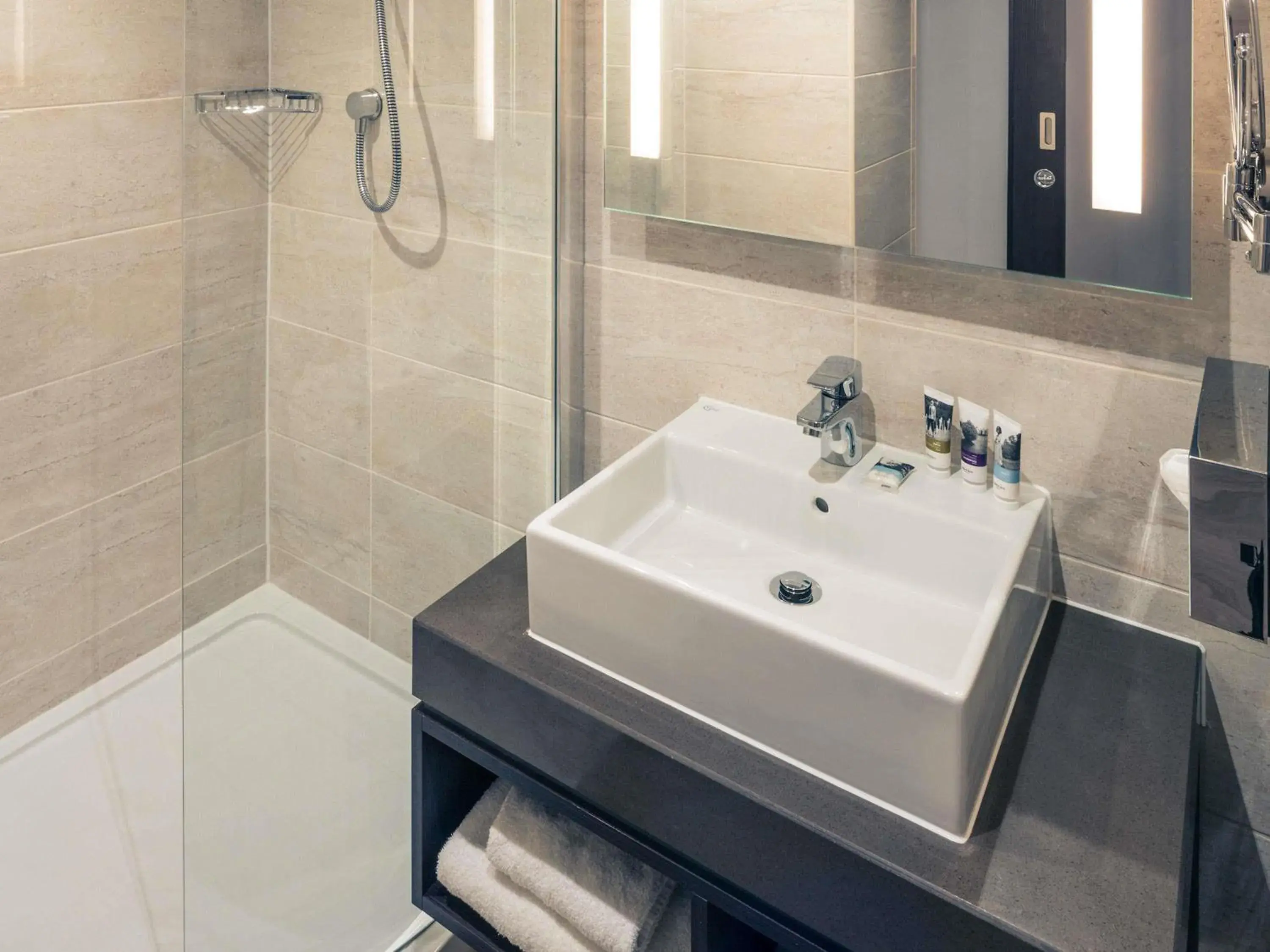 Bedroom in Mercure Edinburgh Haymarket Bedroom in Mercure Edinburgh Haymarket