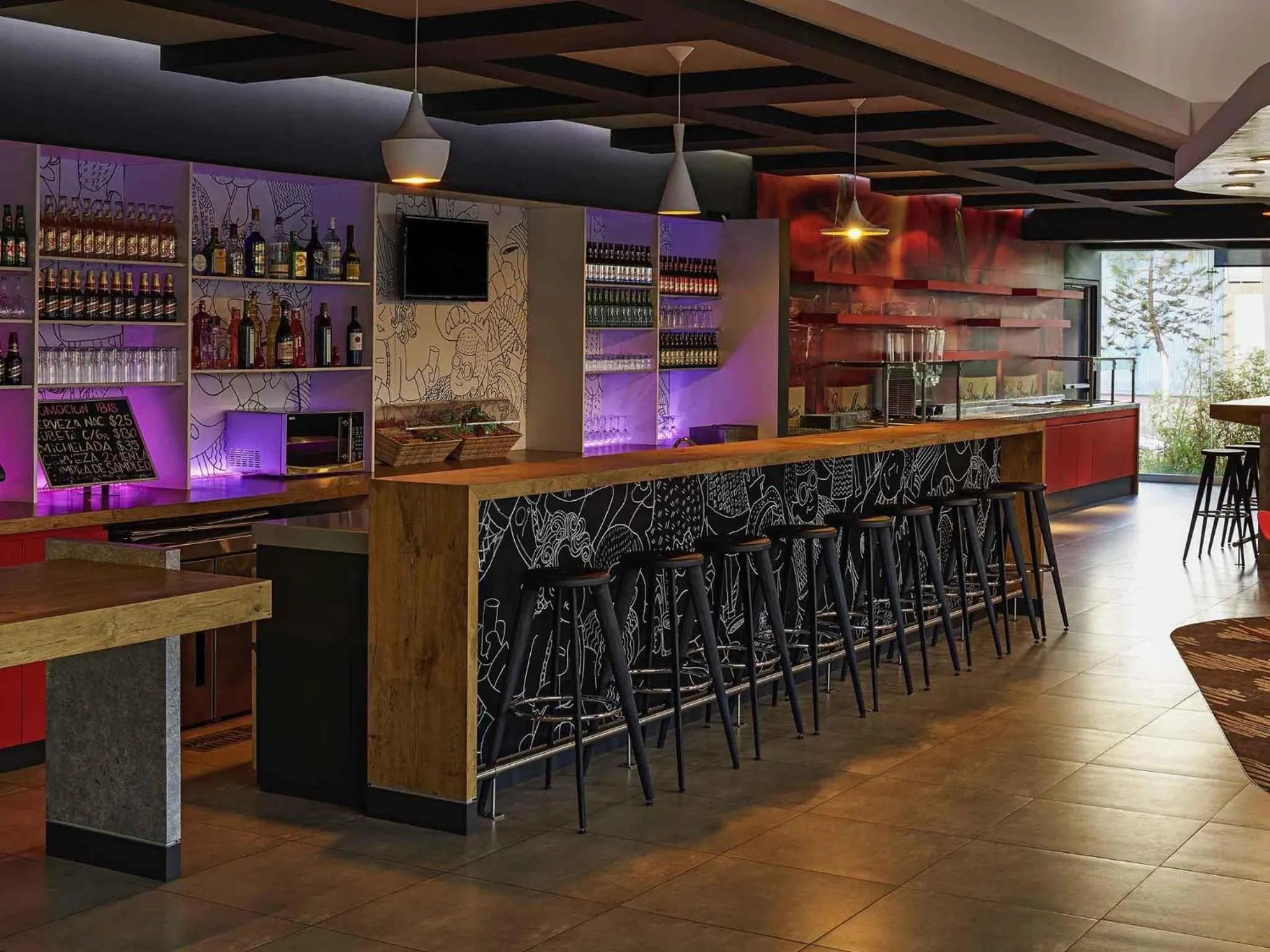 Lounge or bar in Ibis Los Mochis