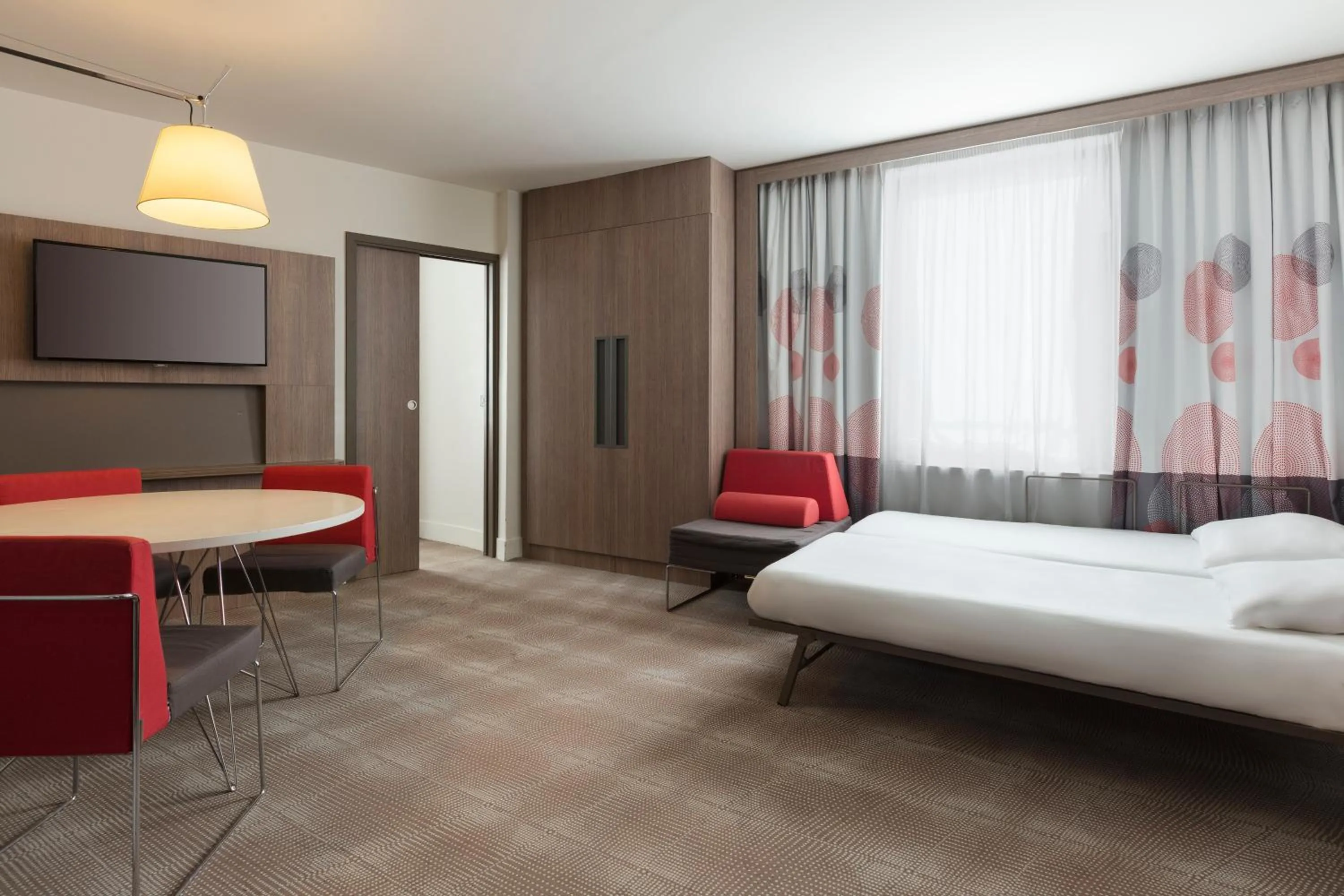 Bed in Novotel Paris Saint Denis Stade Basilique