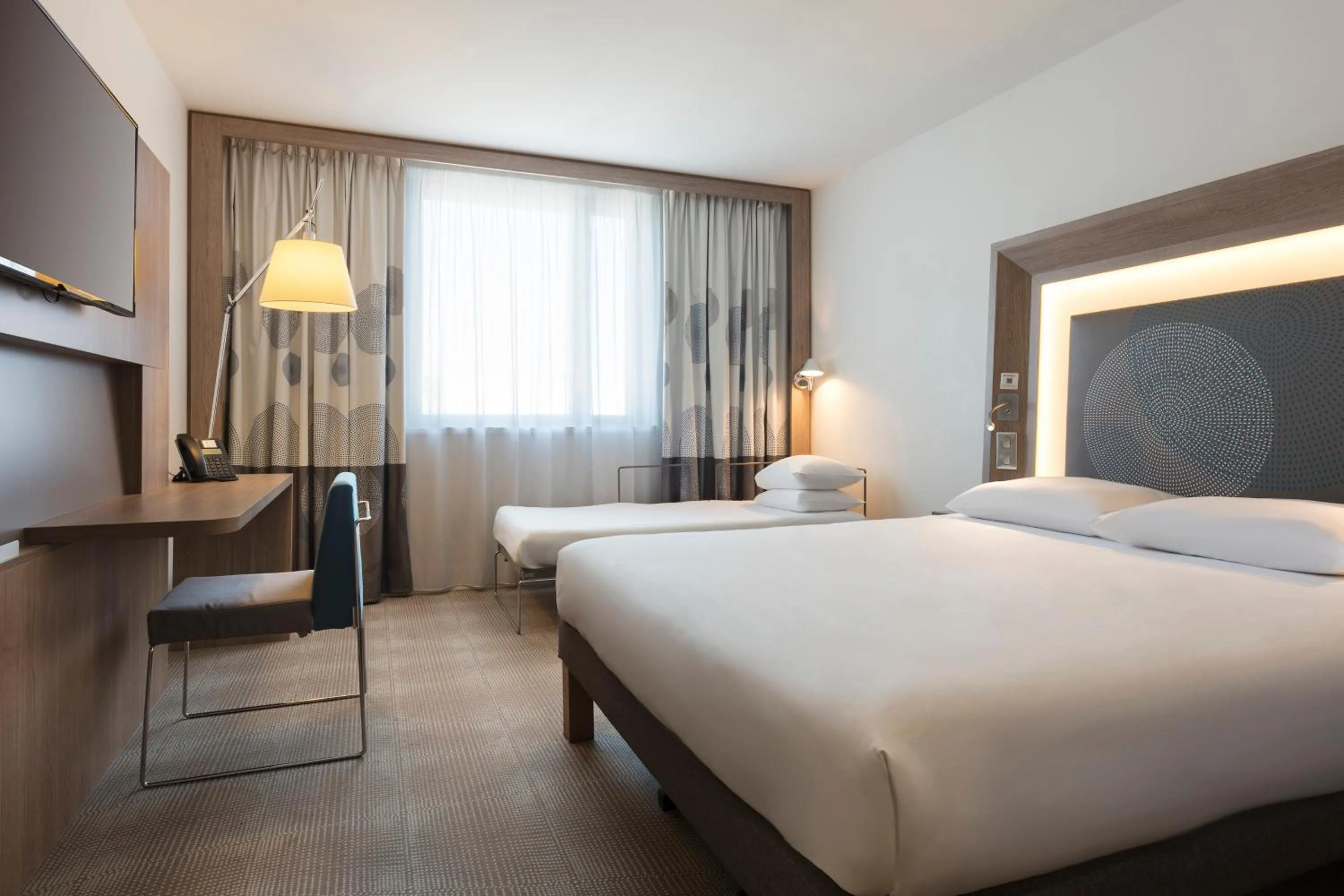 Bed in Novotel Paris Saint Denis Stade Basilique