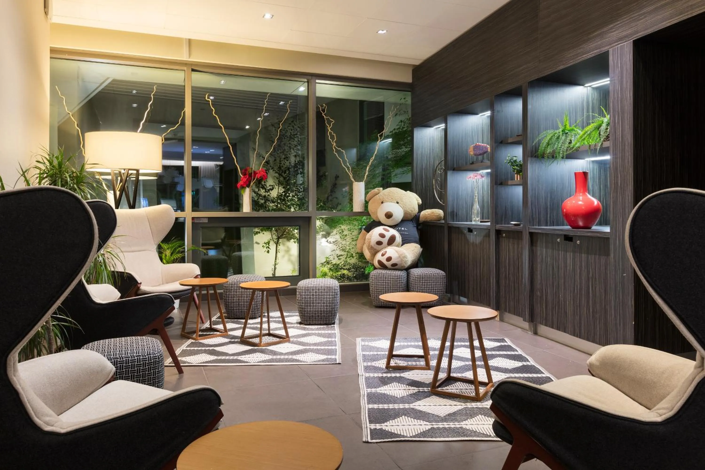 Restaurant/places to eat in Novotel Paris Saint Denis Stade Basilique