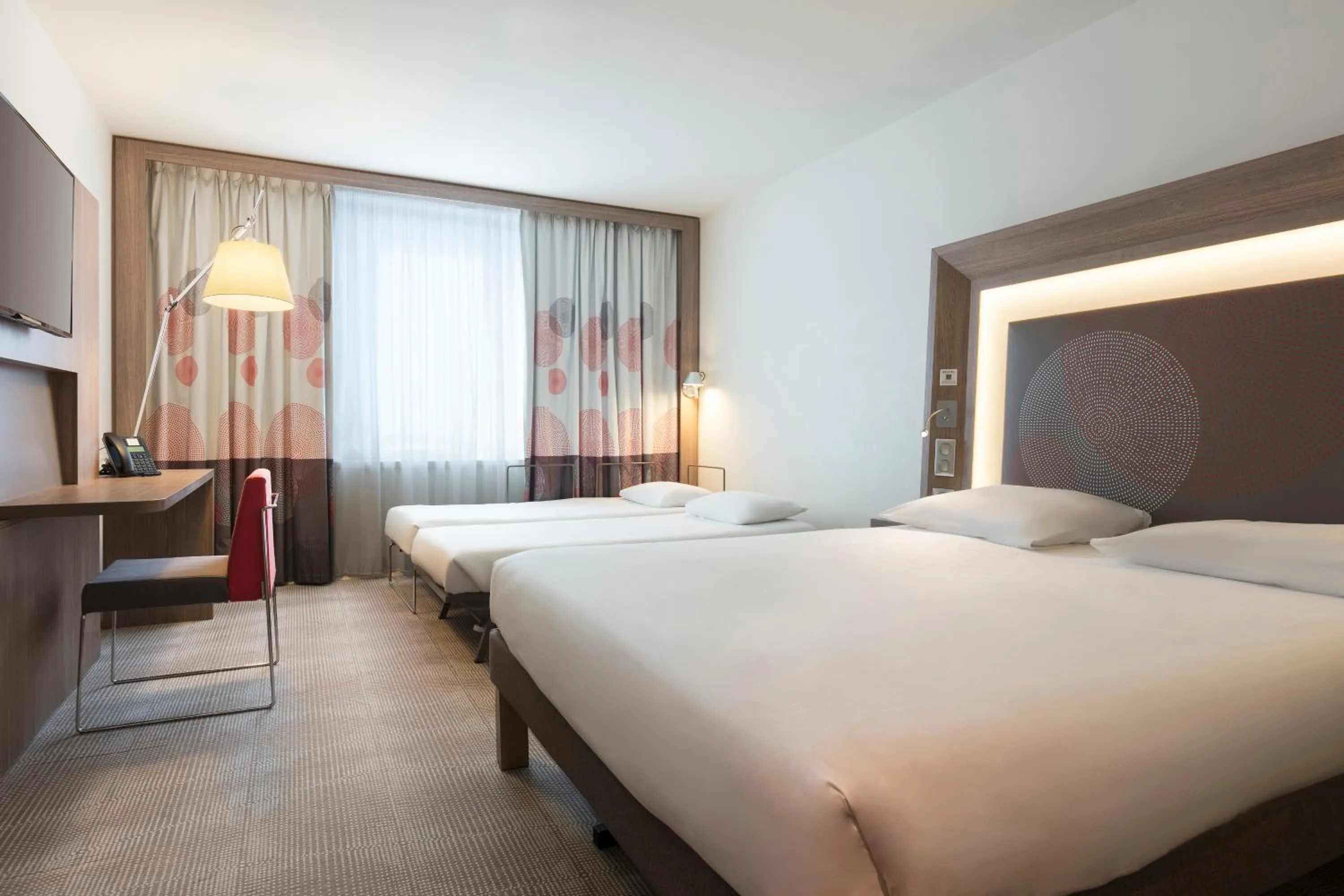 Bed in Novotel Paris Saint Denis Stade Basilique