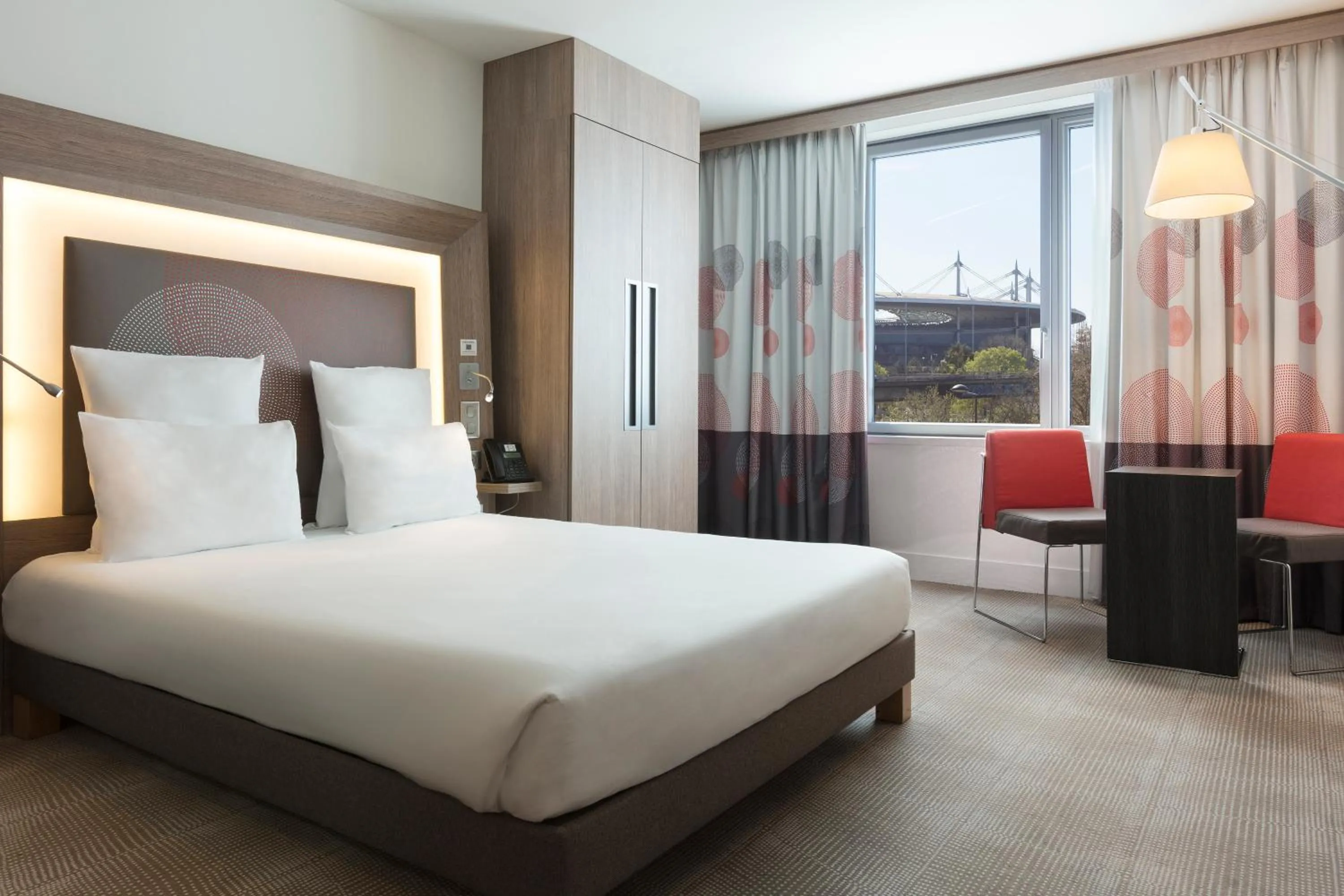 Bed in Novotel Paris Saint Denis Stade Basilique