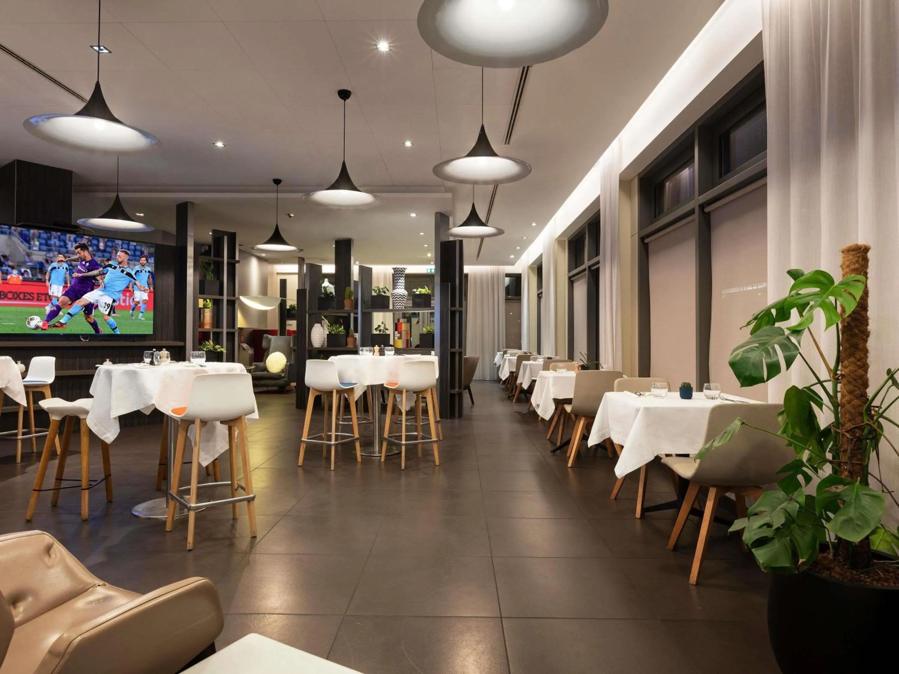 Lounge or bar in Novotel Paris Saint Denis Stade Basilique