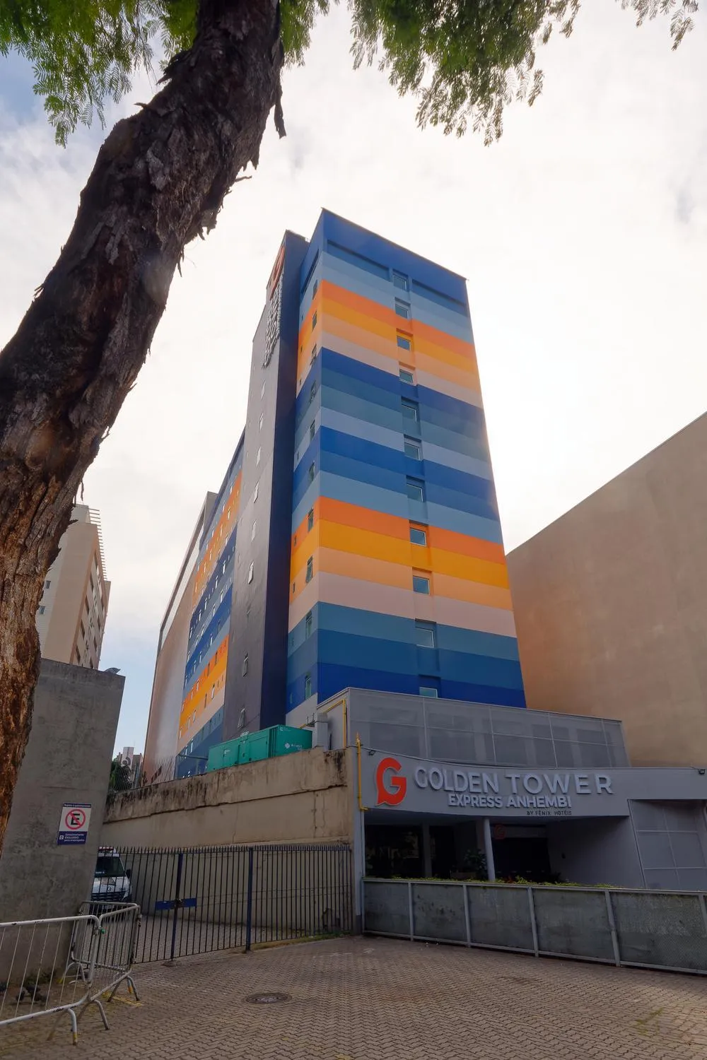 Property building in Golden Tower Express Anhembi by Fênix Hotéis