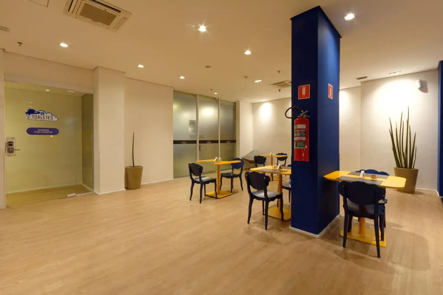 Lobby or reception in Golden Tower Express Anhembi by Fênix Hotéis Lobby or reception in Golden Tower Express Anhembi by Fênix Hotéis