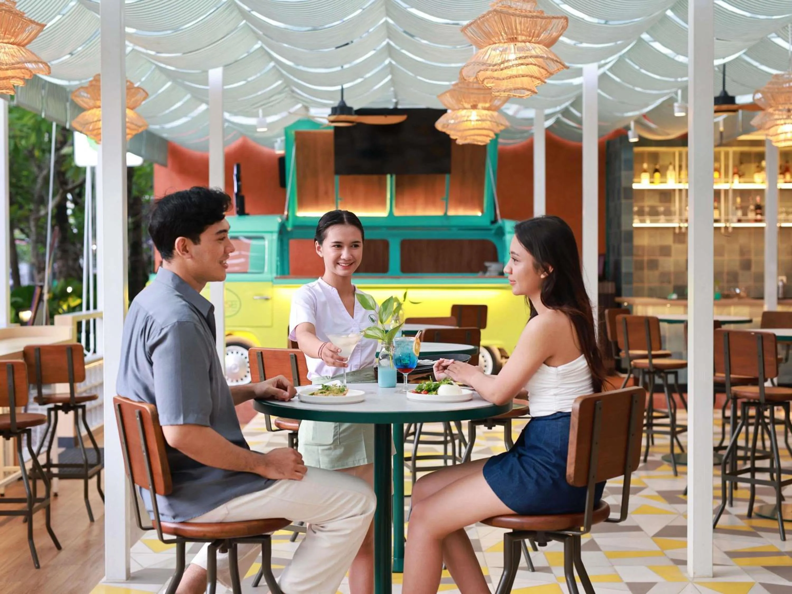 Lounge or bar in Mercure Bali Legian