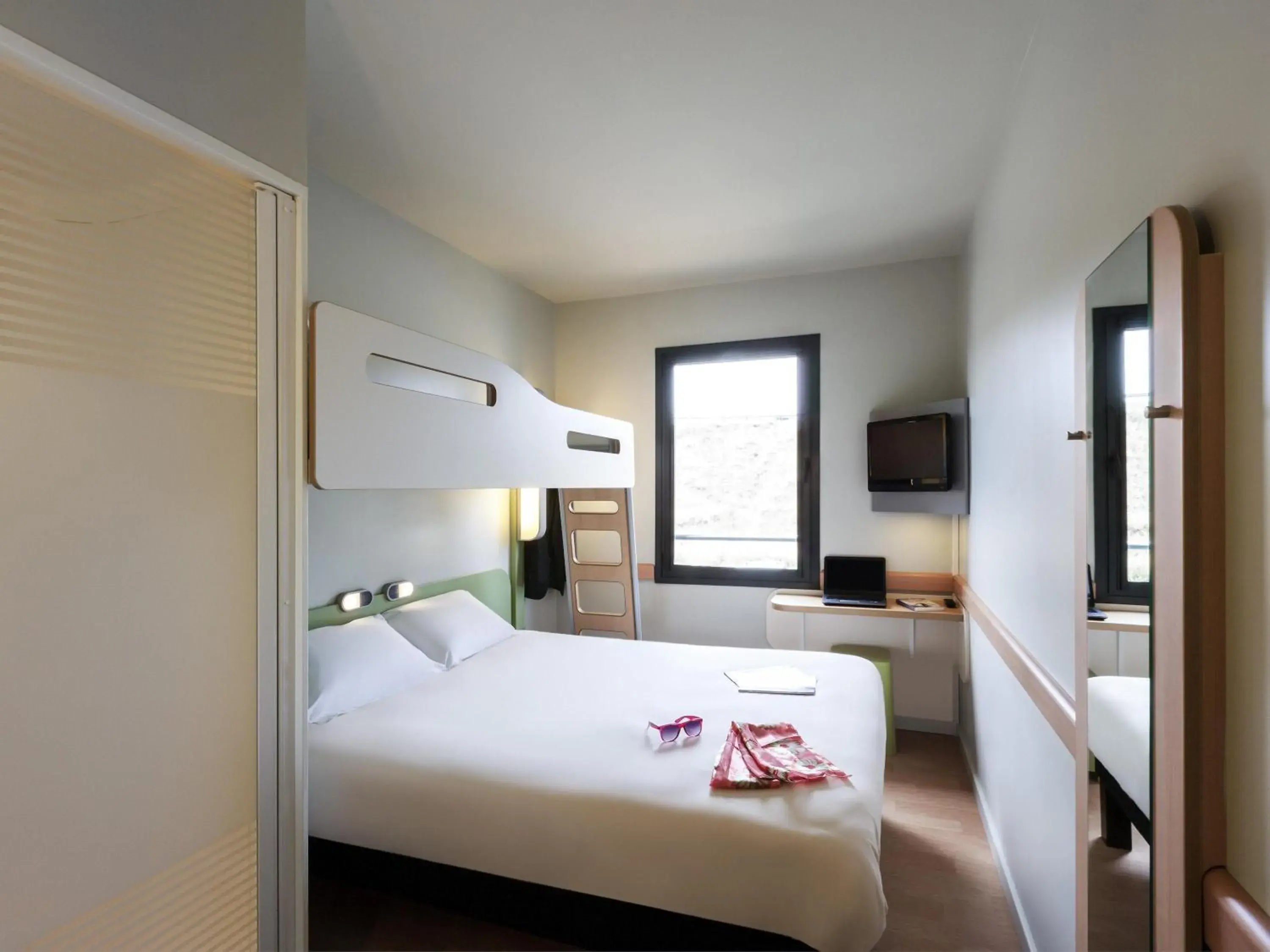 Double Room with Bunk Bed in Ibis Budget Valencia Alcasser Double Room with Bunk Bed in Ibis Budget Valencia Alcasser
