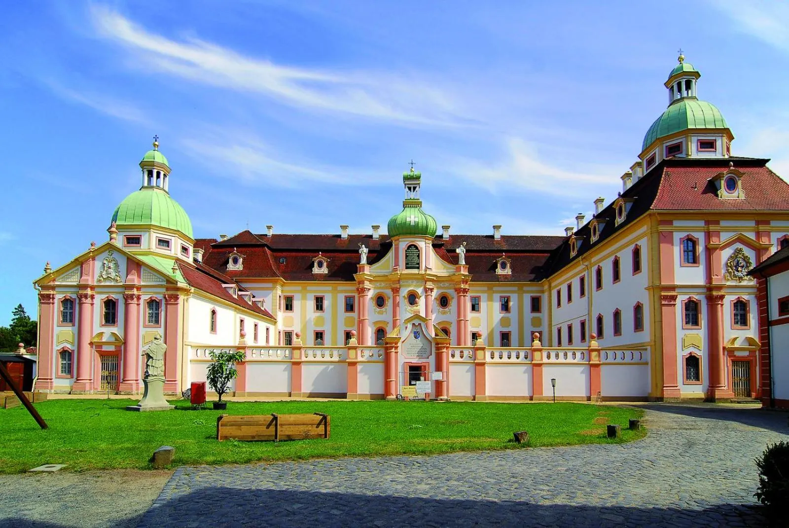 Facade/entrance in Gästehäuser St. Marienthal