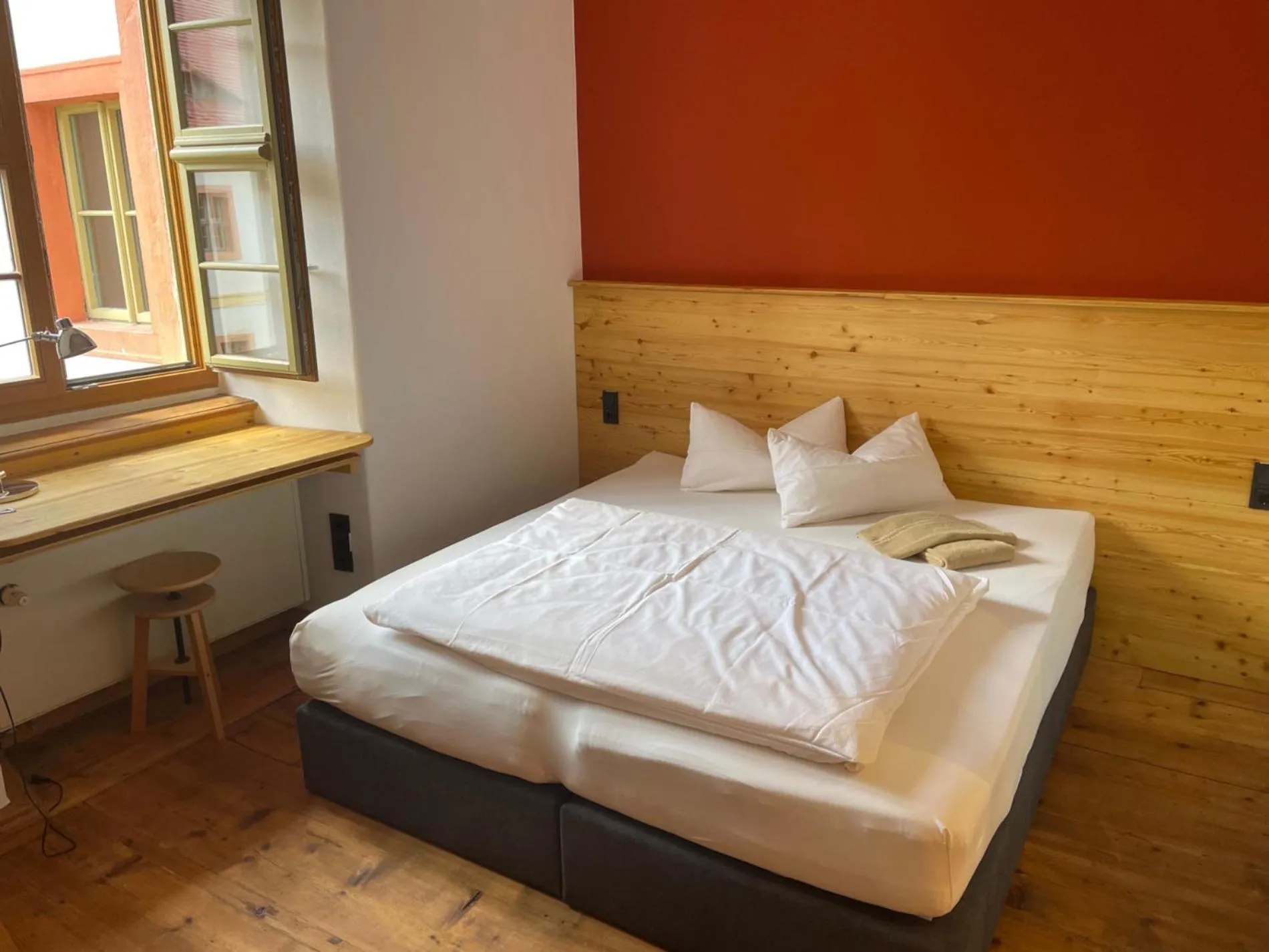 Bed in Gästehäuser St. Marienthal